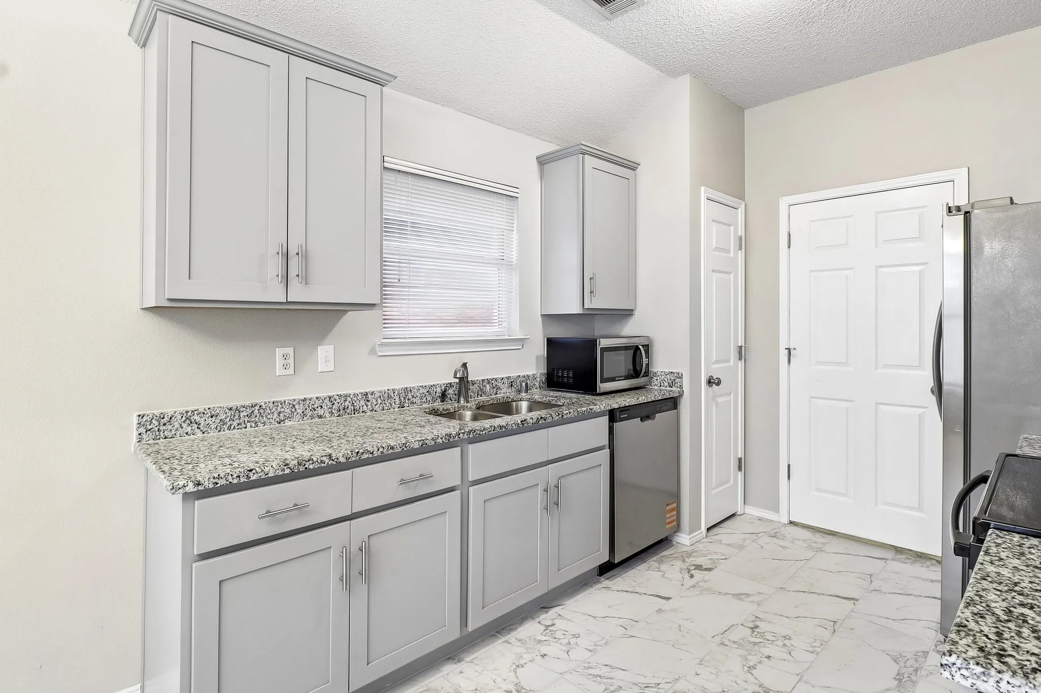 Single Family Residence For Sale in Dallas County , 1504 Parrot Court, De Soto, Texas 75115, 3 Bedroom, 2 Bathroom, 2 Garage spaces, 1,345 Sqft, built in 1999, mls#21389556, Real Estate Agent in De Soto, Homes For Sale in Dallas county, Homes For Sale in De Soto, Realtor in De Soto Texas, Real Estate Brokerage Independent Realty Texas, Luminita Cordes Realtor