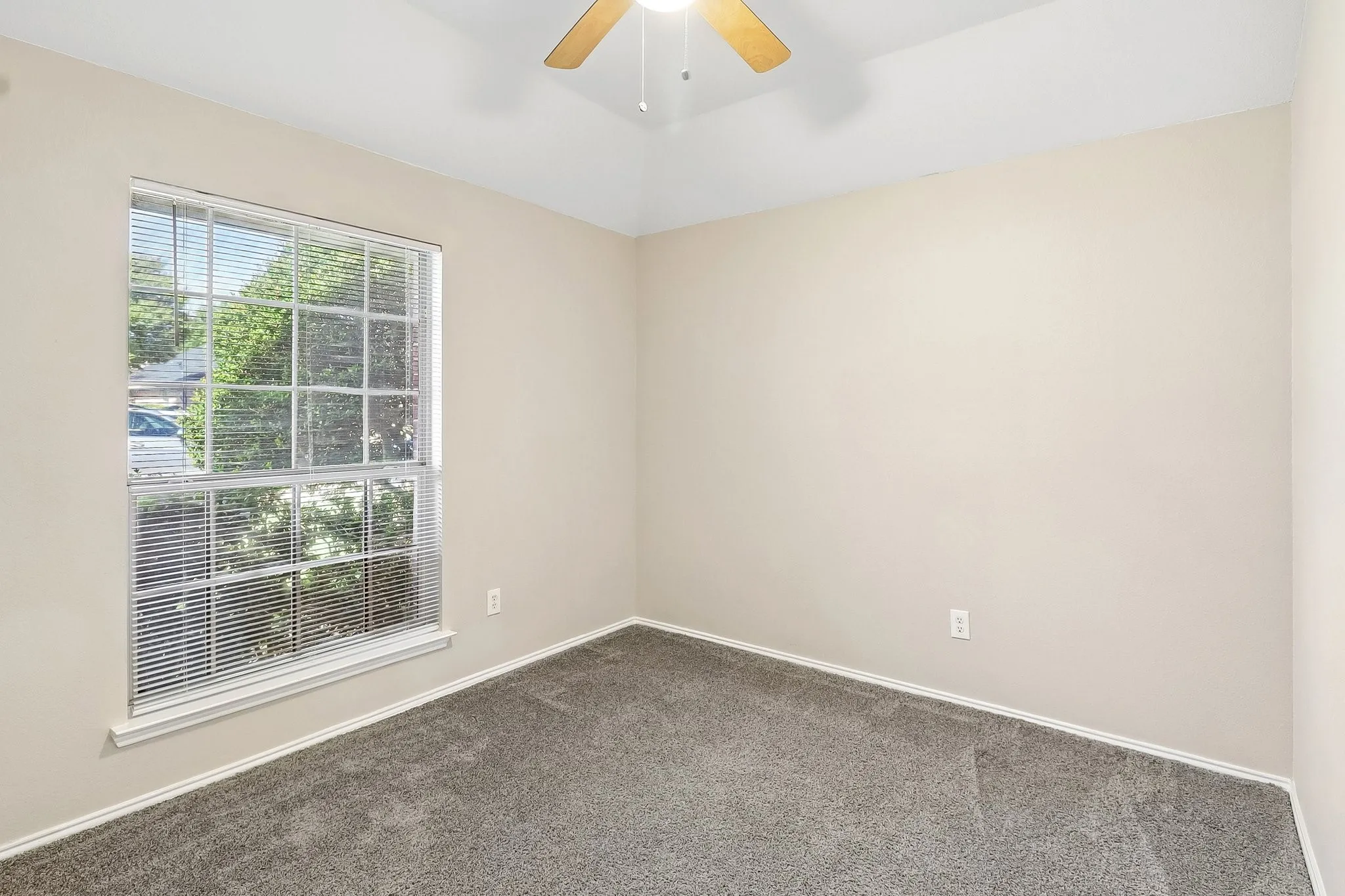 Single Family Residence For Sale in Dallas County , 1504 Parrot Court, De Soto, Texas 75115, 3 Bedroom, 2 Bathroom, 2 Garage spaces, 1,345 Sqft, built in 1999, mls#21389556, Real Estate Agent in De Soto, Homes For Sale in Dallas county, Homes For Sale in De Soto, Realtor in De Soto Texas, Real Estate Brokerage Independent Realty Texas, Luminita Cordes Realtor