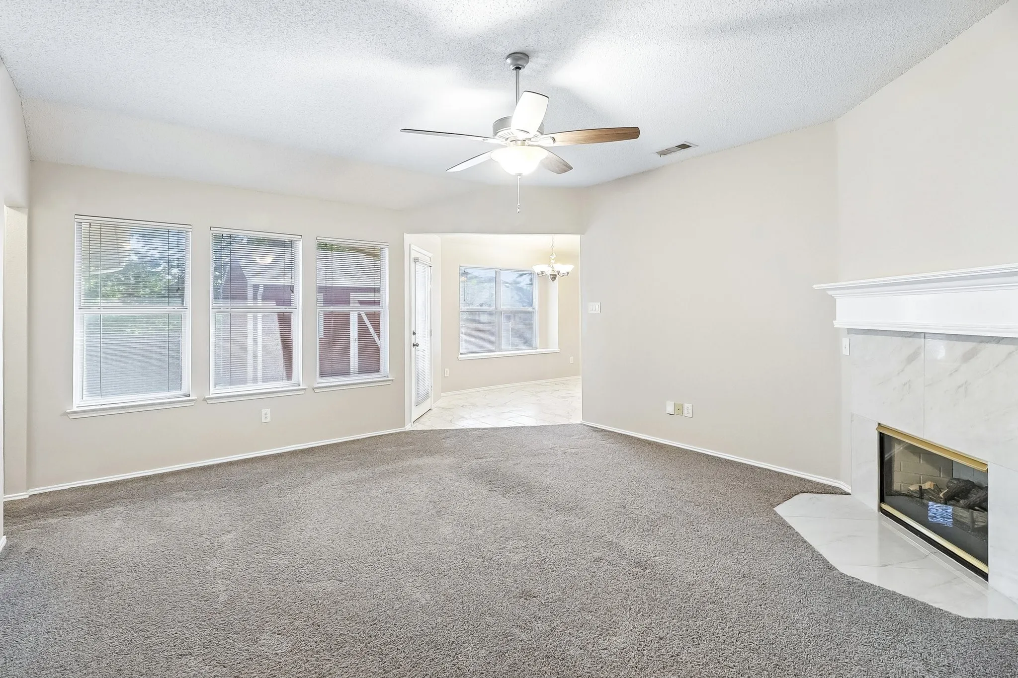 Single Family Residence For Sale in Dallas County , 1504 Parrot Court, De Soto, Texas 75115, 3 Bedroom, 2 Bathroom, 2 Garage spaces, 1,345 Sqft, built in 1999, mls#21389556, Real Estate Agent in De Soto, Homes For Sale in Dallas county, Homes For Sale in De Soto, Realtor in De Soto Texas, Real Estate Brokerage Independent Realty Texas, Luminita Cordes Realtor