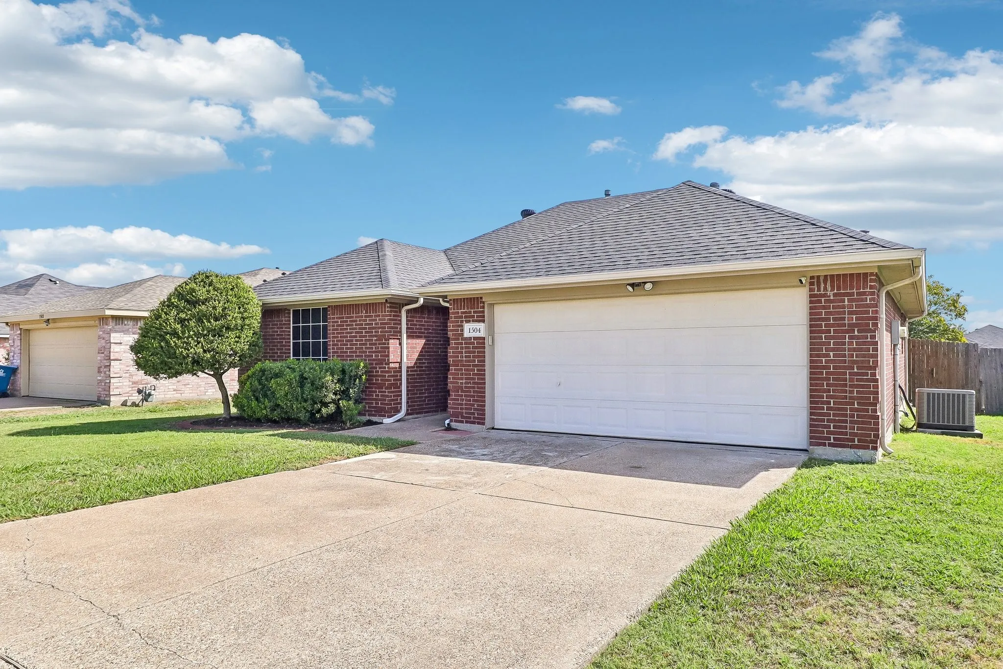 Single Family Residence For Sale in Dallas County , 1504 Parrot Court, De Soto, Texas 75115, 3 Bedroom, 2 Bathroom, 2 Garage spaces, 1,345 Sqft, built in 1999, mls#21389556, Real Estate Agent in De Soto, Homes For Sale in Dallas county, Homes For Sale in De Soto, Realtor in De Soto Texas, Real Estate Brokerage Independent Realty Texas, Luminita Cordes Realtor