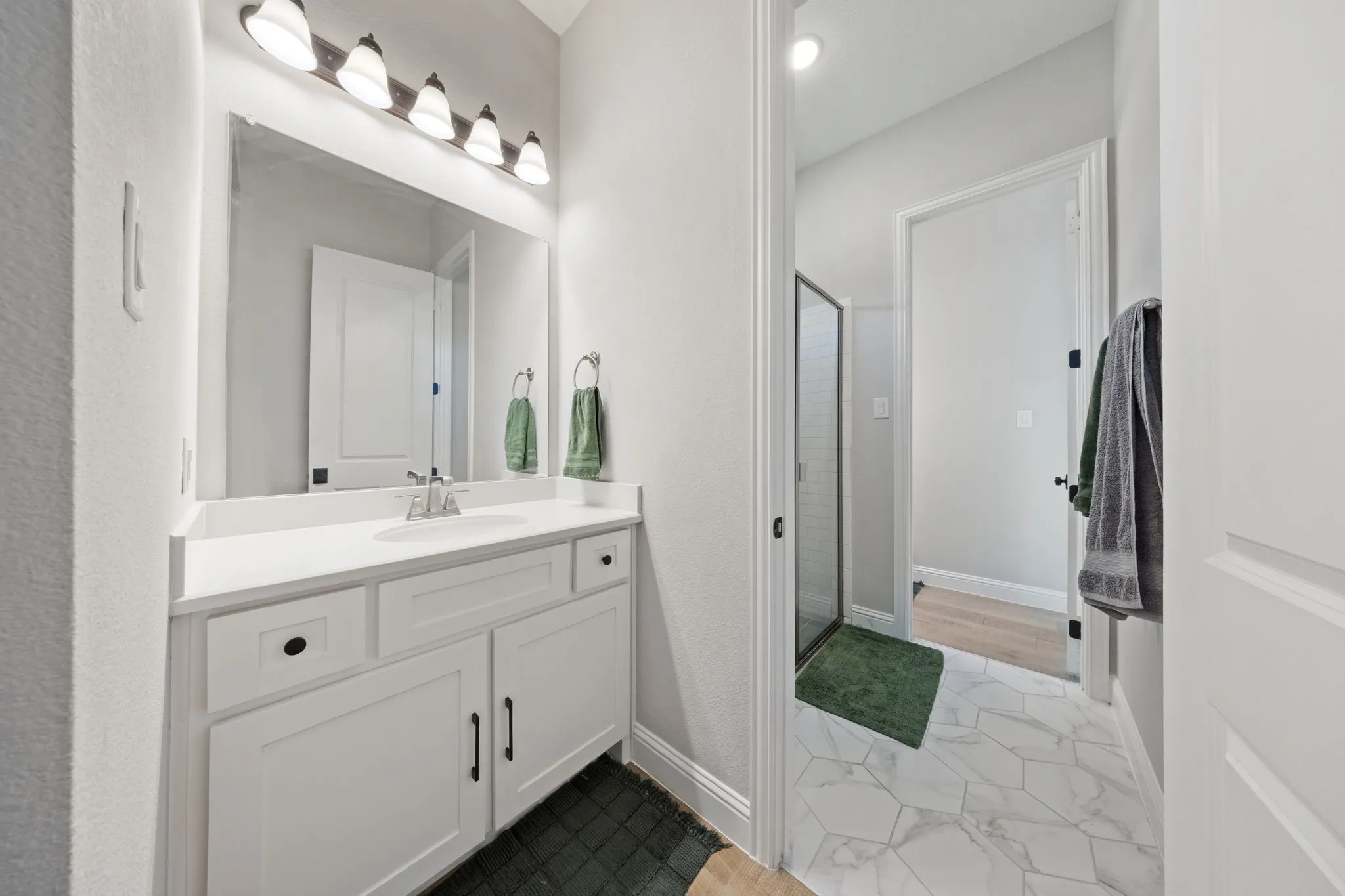 Single Family Residence For Sale in Denton County , 204 Colt Lane, Hickory Creek, Texas 75065, 4 Bedroom, 4 Bathroom, 3 Garage spaces, 3,145 Sqft, built in 2020, mls#21393912, Real Estate Agent in Hickory Creek, Homes For Sale in Denton county, Homes For Sale in Hickory Creek, Realtor in Hickory Creek Texas, Real Estate Brokerage Independent Realty Texas, Luminita Cordes Realtor