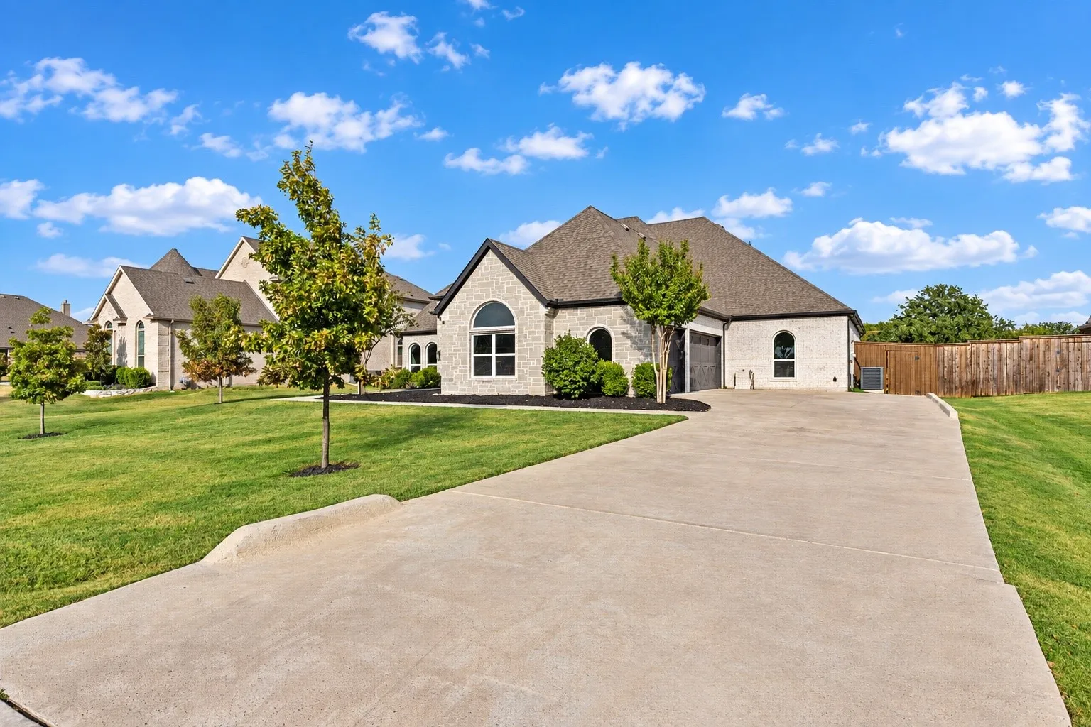 Single Family Residence For Sale in Denton County , 204 Colt Lane, Hickory Creek, Texas 75065, 4 Bedroom, 4 Bathroom, 3 Garage spaces, 3,145 Sqft, built in 2020, mls#21393912, Real Estate Agent in Hickory Creek, Homes For Sale in Denton county, Homes For Sale in Hickory Creek, Realtor in Hickory Creek Texas, Real Estate Brokerage Independent Realty Texas, Luminita Cordes Realtor