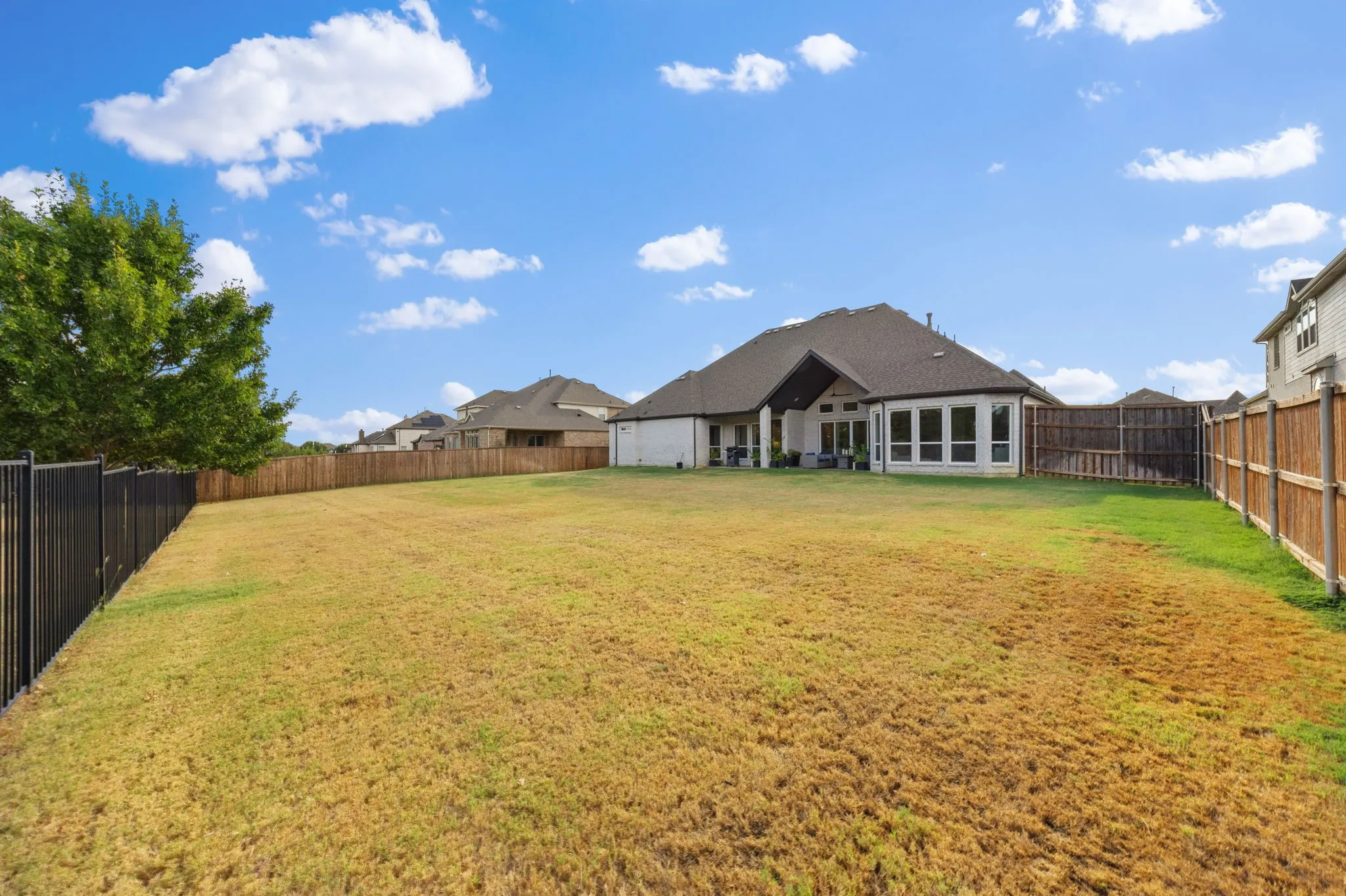 Single Family Residence For Sale in Denton County , 204 Colt Lane, Hickory Creek, Texas 75065, 4 Bedroom, 4 Bathroom, 3 Garage spaces, 3,145 Sqft, built in 2020, mls#21393912, Real Estate Agent in Hickory Creek, Homes For Sale in Denton county, Homes For Sale in Hickory Creek, Realtor in Hickory Creek Texas, Real Estate Brokerage Independent Realty Texas, Luminita Cordes Realtor
