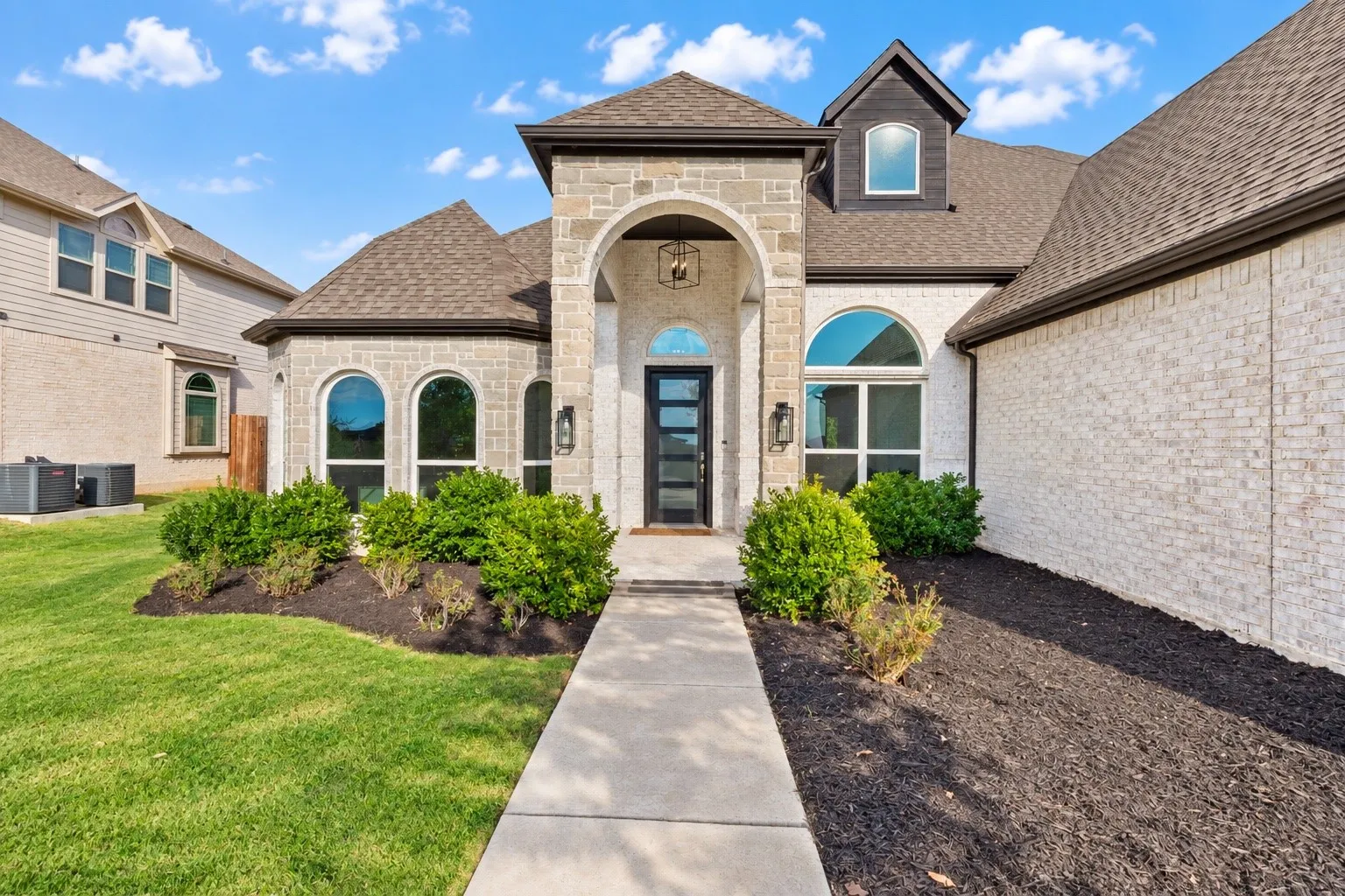 Single Family Residence For Sale in Denton County , 204 Colt Lane, Hickory Creek, Texas 75065, 4 Bedroom, 4 Bathroom, 3 Garage spaces, 3,145 Sqft, built in 2020, mls#21393912, Real Estate Agent in Hickory Creek, Homes For Sale in Denton county, Homes For Sale in Hickory Creek, Realtor in Hickory Creek Texas, Real Estate Brokerage Independent Realty Texas, Luminita Cordes Realtor