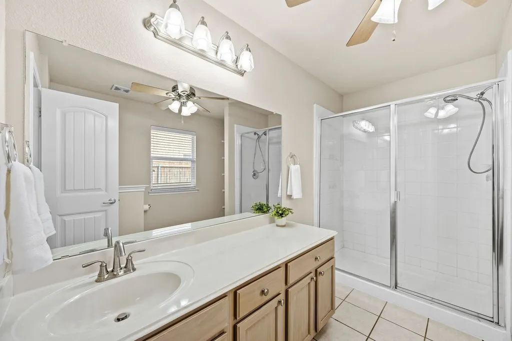 Single Family Residence For Sale in Collin County , 3819 Wolf Creek Lane, Melissa, Texas 75454, 3 Bedroom, 2 Bathroom, 2 Garage spaces, 1,385 Sqft, built in 2006, mls#21386743, Real Estate Agent in Melissa, Homes For Sale in Collin county, Homes For Sale in Melissa, Realtor in Melissa Texas, Real Estate Brokerage Independent Realty Texas, Luminita Cordes Realtor