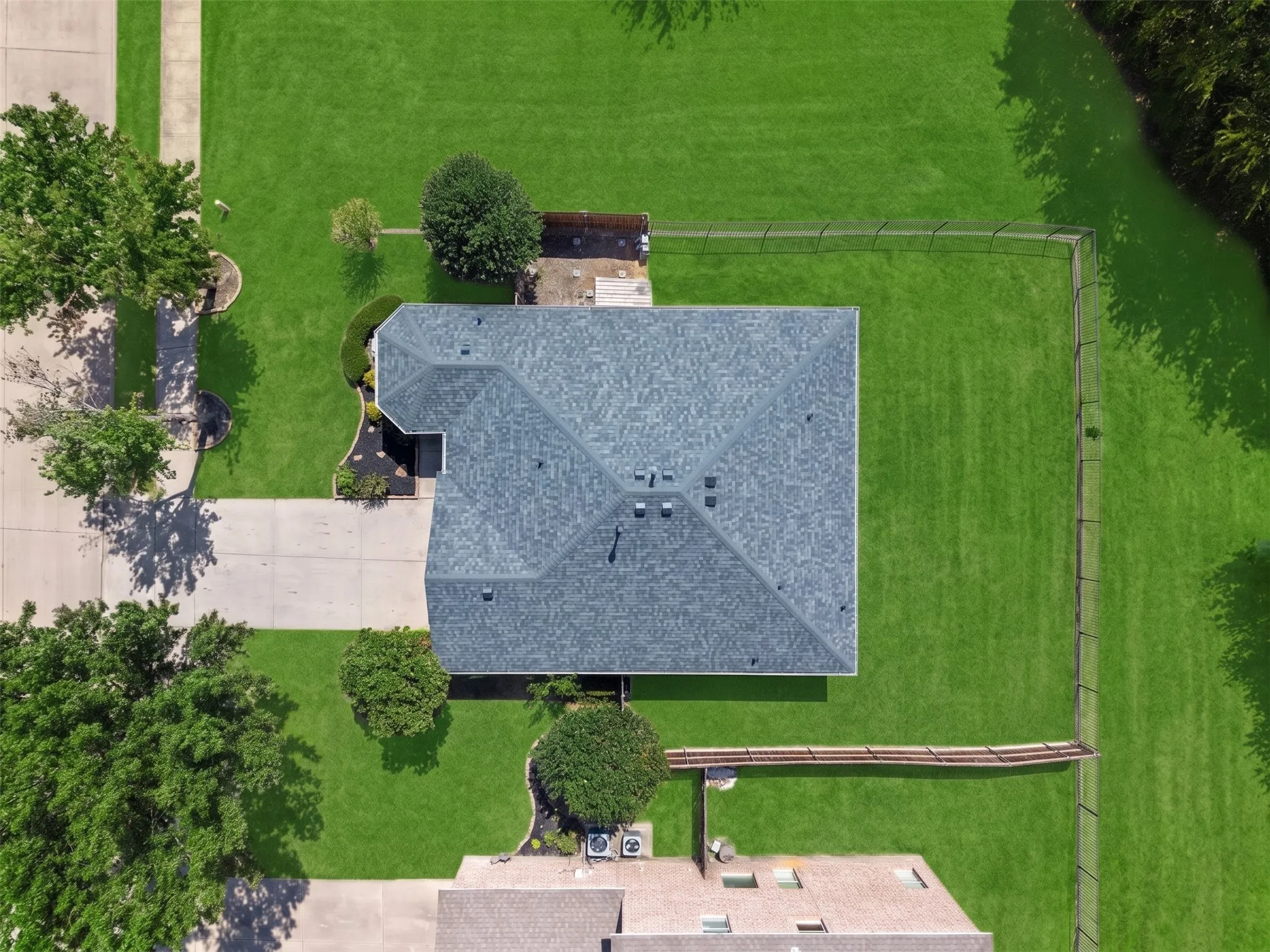 Single Family Residence For Sale in Collin County , 3819 Wolf Creek Lane, Melissa, Texas 75454, 3 Bedroom, 2 Bathroom, 2 Garage spaces, 1,385 Sqft, built in 2006, mls#21386743, Real Estate Agent in Melissa, Homes For Sale in Collin county, Homes For Sale in Melissa, Realtor in Melissa Texas, Real Estate Brokerage Independent Realty Texas, Luminita Cordes Realtor