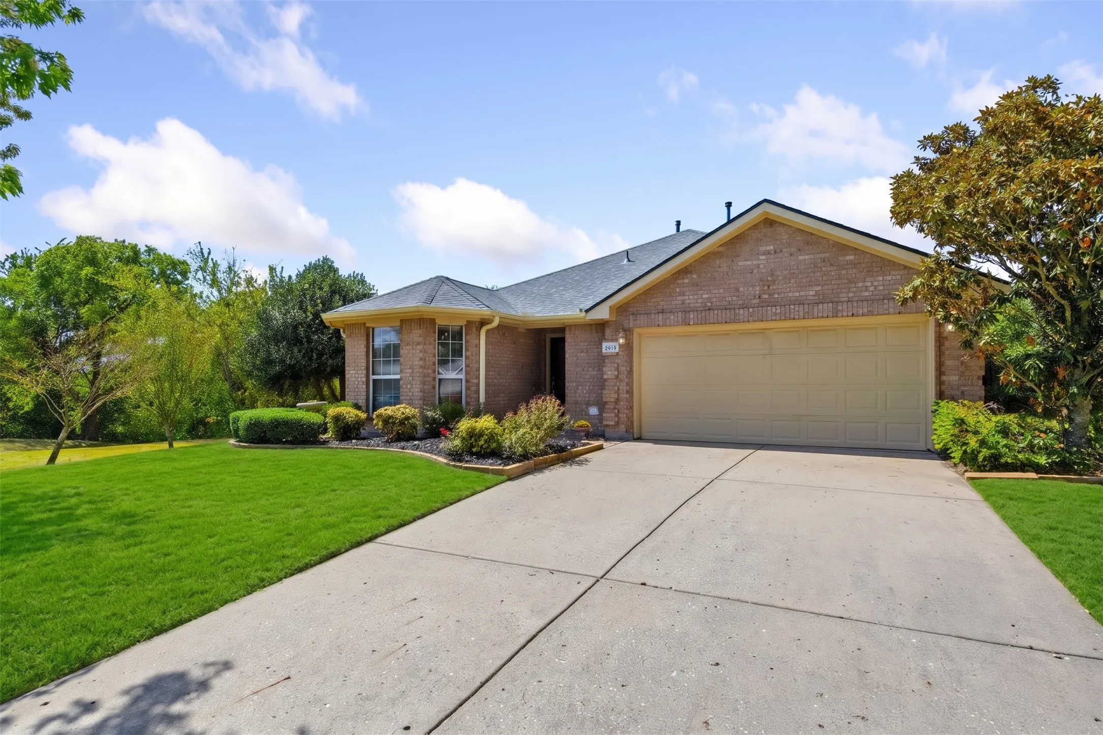 Single Family Residence For Sale in Collin County , 3819 Wolf Creek Lane, Melissa, Texas 75454, 3 Bedroom, 2 Bathroom, 2 Garage spaces, 1,385 Sqft, built in 2006, mls#21386743, Real Estate Agent in Melissa, Homes For Sale in Collin county, Homes For Sale in Melissa, Realtor in Melissa Texas, Real Estate Brokerage Independent Realty Texas, Luminita Cordes Realtor