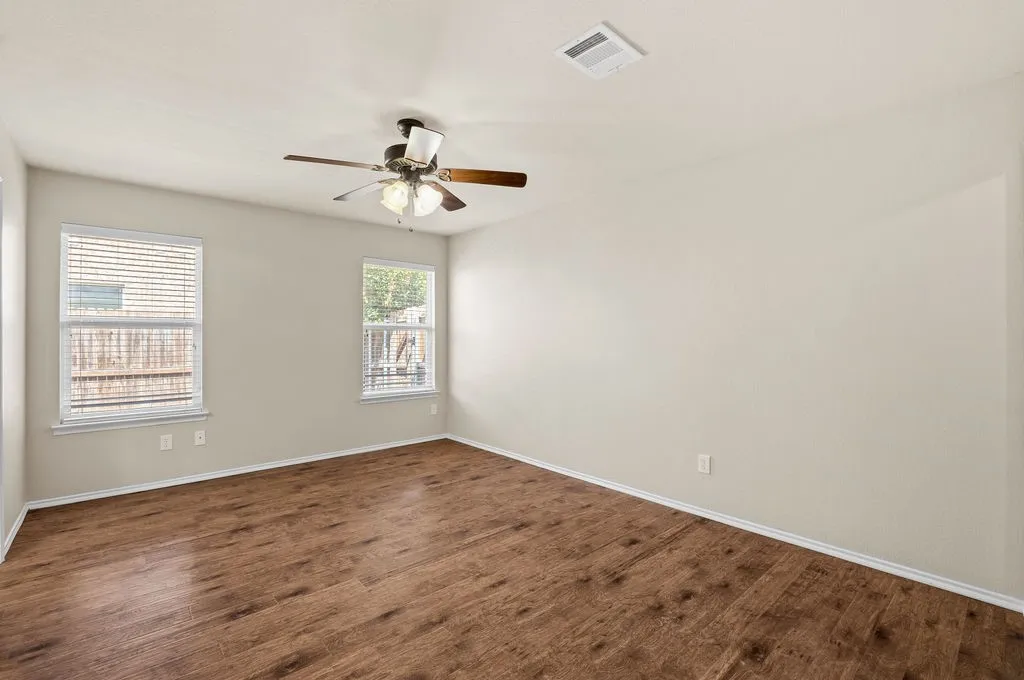 Single Family Residence For Sale in Collin County , 3819 Wolf Creek Lane, Melissa, Texas 75454, 3 Bedroom, 2 Bathroom, 2 Garage spaces, 1,385 Sqft, built in 2006, mls#21386743, Real Estate Agent in Melissa, Homes For Sale in Collin county, Homes For Sale in Melissa, Realtor in Melissa Texas, Real Estate Brokerage Independent Realty Texas, Luminita Cordes Realtor