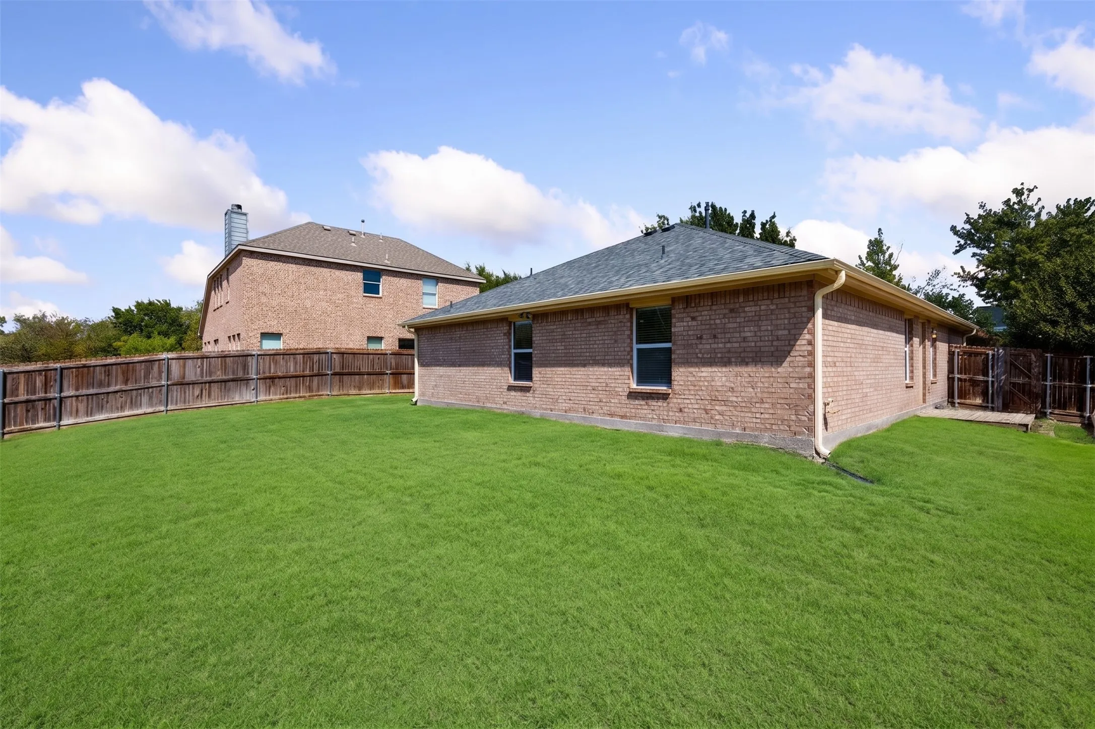 Single Family Residence For Sale in Collin County , 3819 Wolf Creek Lane, Melissa, Texas 75454, 3 Bedroom, 2 Bathroom, 2 Garage spaces, 1,385 Sqft, built in 2006, mls#21386743, Real Estate Agent in Melissa, Homes For Sale in Collin county, Homes For Sale in Melissa, Realtor in Melissa Texas, Real Estate Brokerage Independent Realty Texas, Luminita Cordes Realtor
