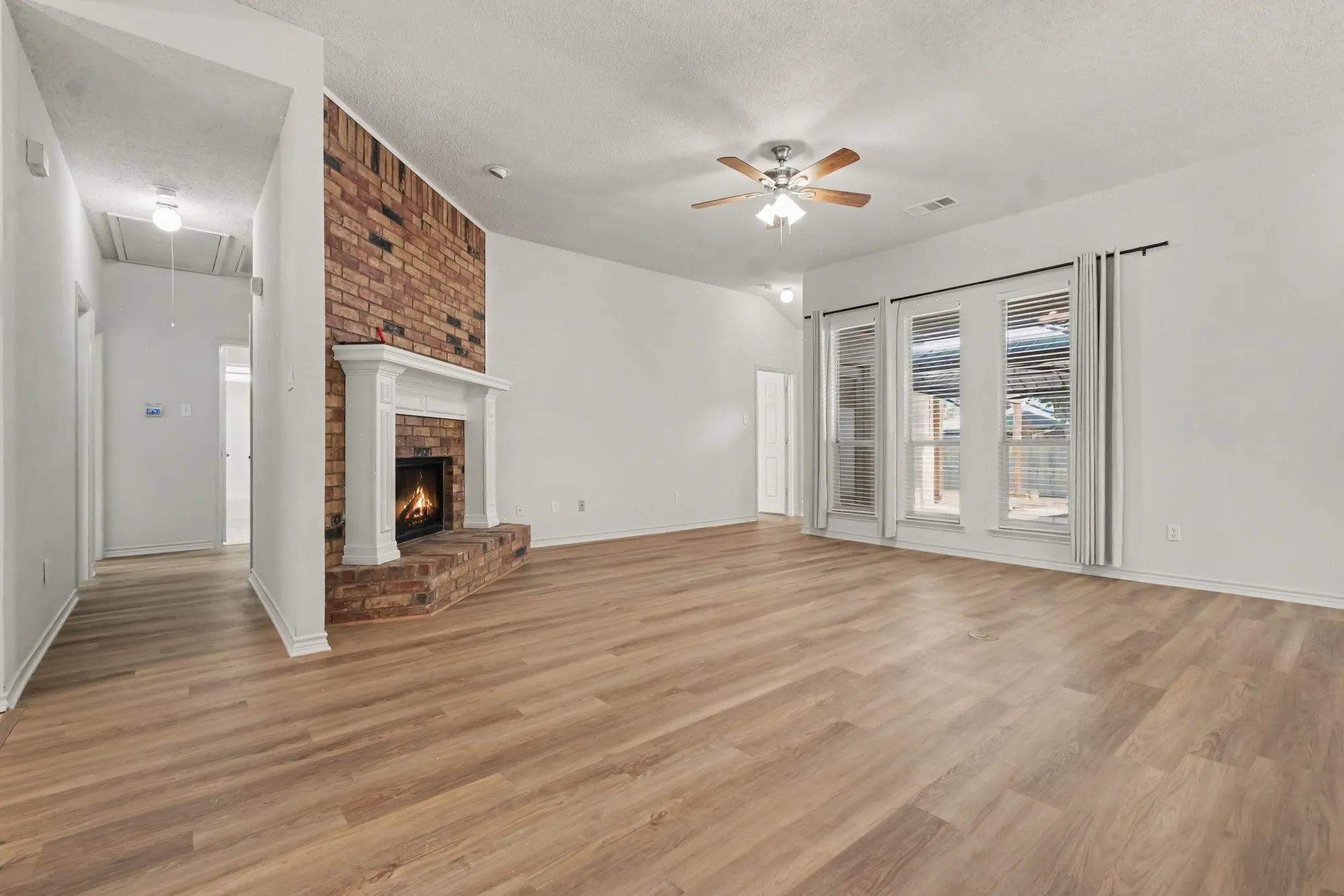 Single Family Residence For Rent in Collin County , 1306 Woodmont Drive, Allen, Texas 75002, 3 Bedroom, 2 Bathroom, 2 Garage spaces, 1,980 Sqft, built in 1997, mls#21395115, Real Estate Agent in Allen, Homes For Rent in Collin county, Homes For Rent in Allen, Realtor in Allen Texas, Real Estate Brokerage Independent Realty Texas, Luminita Cordes Realtor