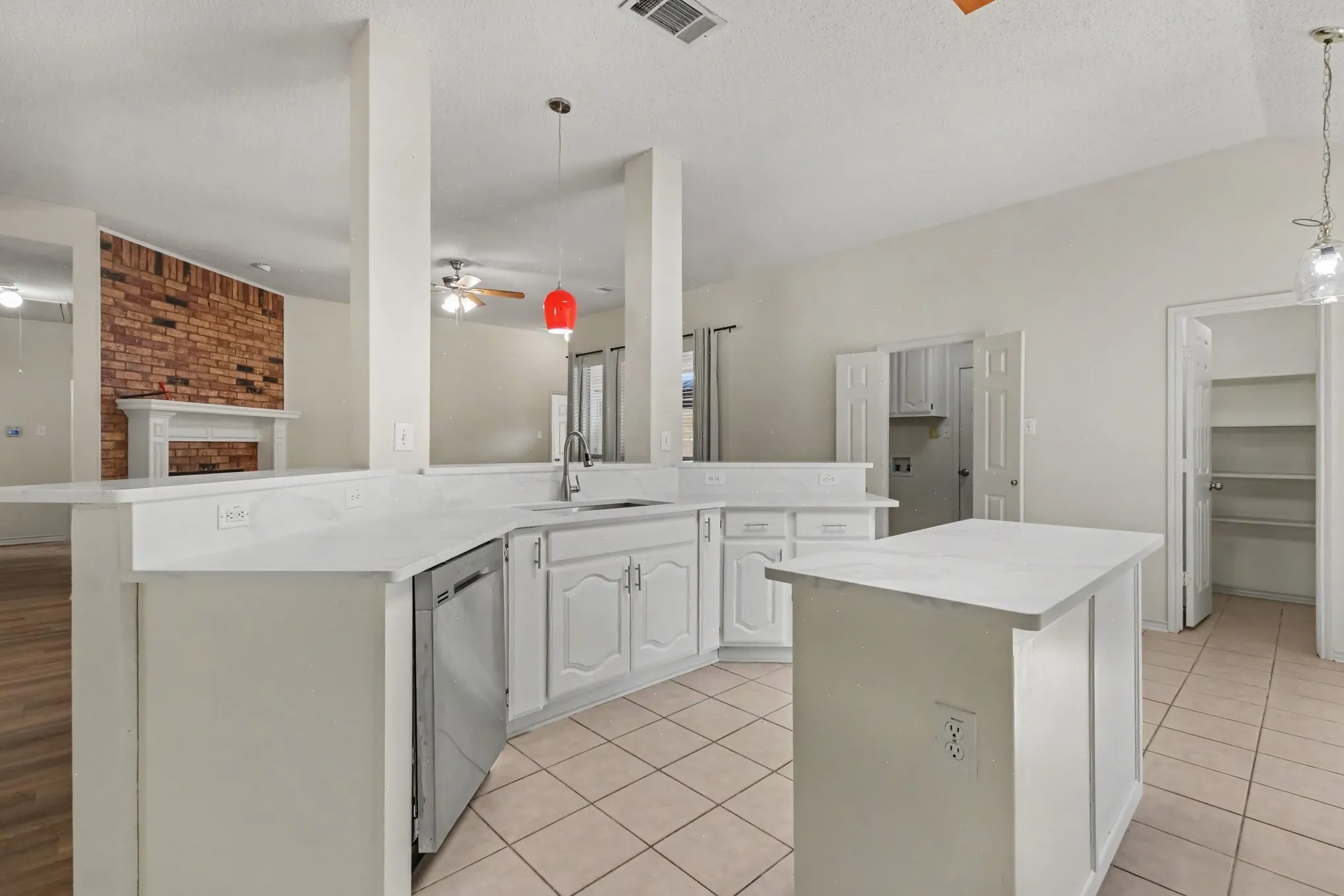 Single Family Residence For Rent in Collin County , 1306 Woodmont Drive, Allen, Texas 75002, 3 Bedroom, 2 Bathroom, 2 Garage spaces, 1,980 Sqft, built in 1997, mls#21395115, Real Estate Agent in Allen, Homes For Rent in Collin county, Homes For Rent in Allen, Realtor in Allen Texas, Real Estate Brokerage Independent Realty Texas, Luminita Cordes Realtor