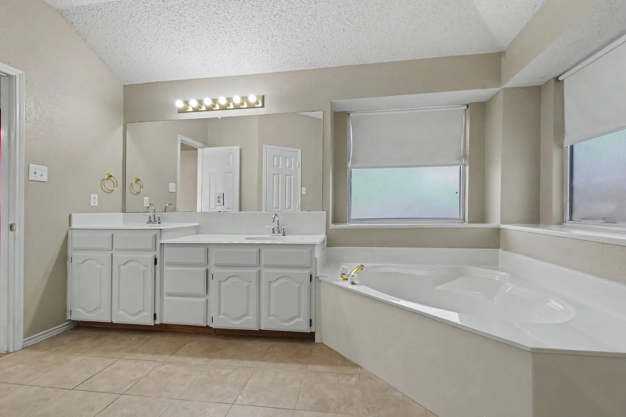 Single Family Residence For Rent in Collin County , 1306 Woodmont Drive, Allen, Texas 75002, 3 Bedroom, 2 Bathroom, 2 Garage spaces, 1,980 Sqft, built in 1997, mls#21395115, Real Estate Agent in Allen, Homes For Rent in Collin county, Homes For Rent in Allen, Realtor in Allen Texas, Real Estate Brokerage Independent Realty Texas, Luminita Cordes Realtor