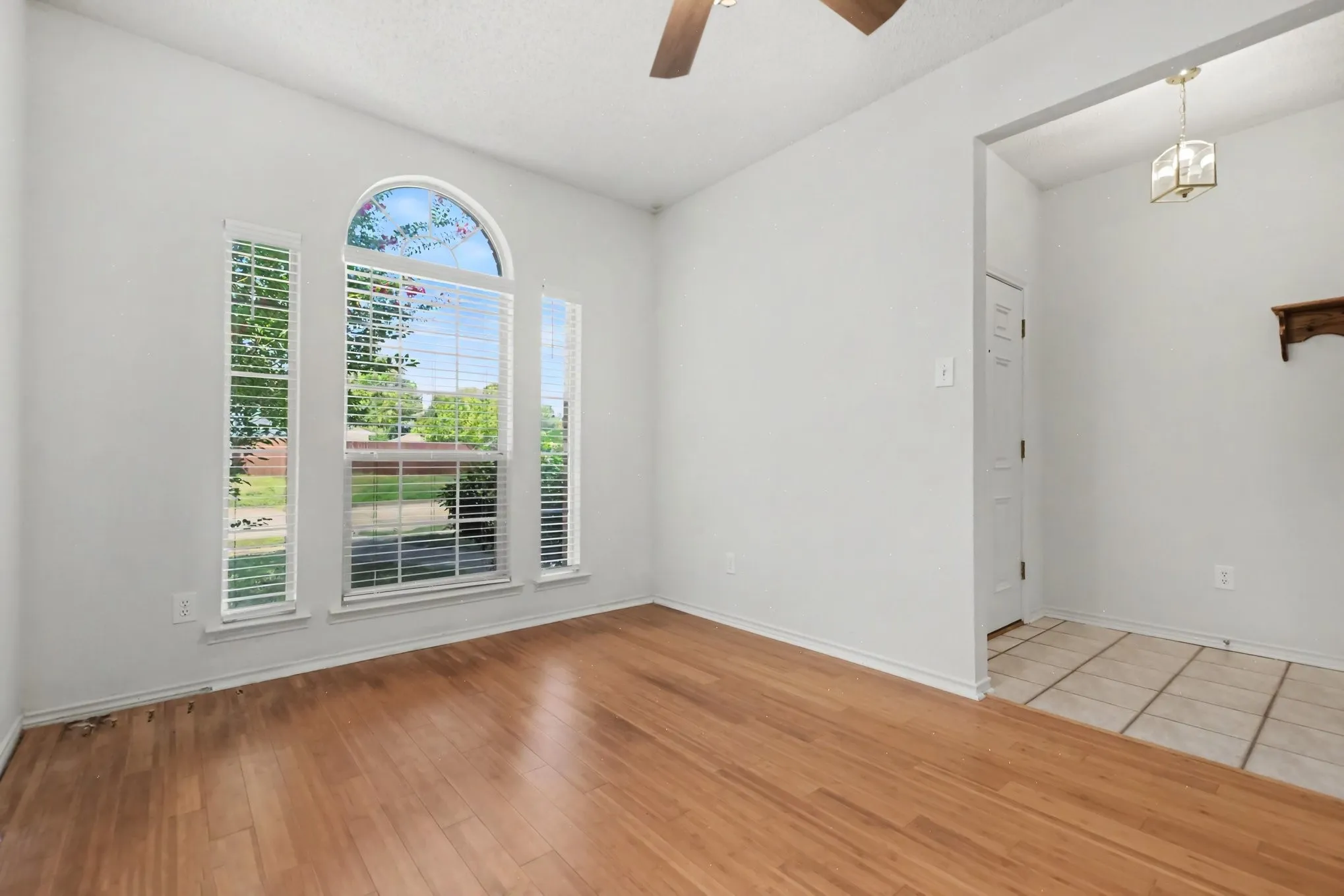 Single Family Residence For Rent in Collin County , 1306 Woodmont Drive, Allen, Texas 75002, 3 Bedroom, 2 Bathroom, 2 Garage spaces, 1,980 Sqft, built in 1997, mls#21395115, Real Estate Agent in Allen, Homes For Rent in Collin county, Homes For Rent in Allen, Realtor in Allen Texas, Real Estate Brokerage Independent Realty Texas, Luminita Cordes Realtor