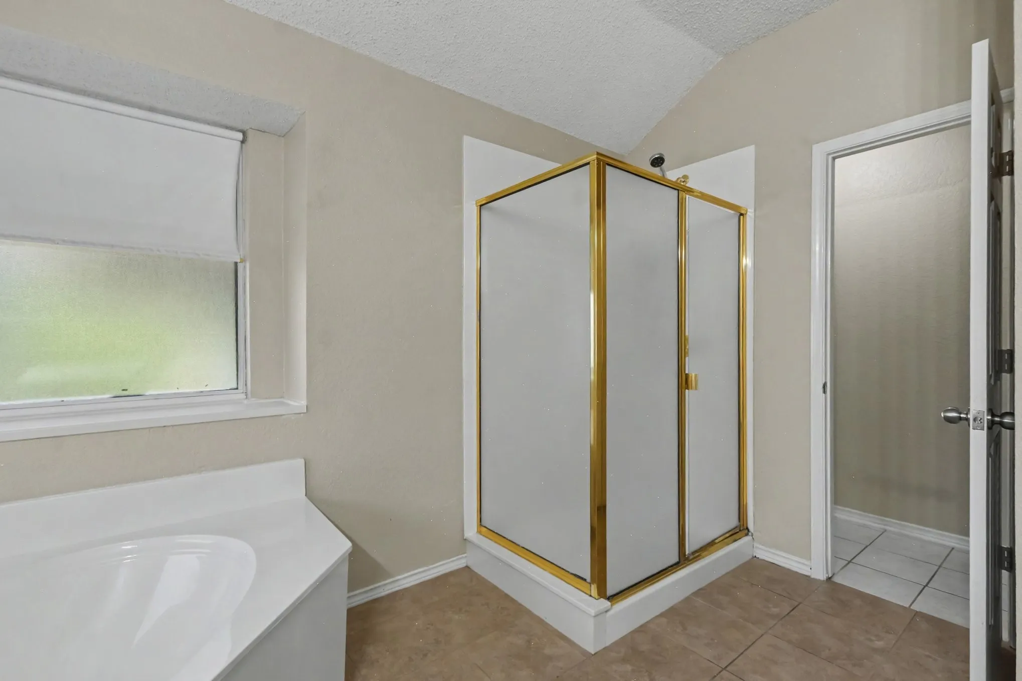 Single Family Residence For Rent in Collin County , 1306 Woodmont Drive, Allen, Texas 75002, 3 Bedroom, 2 Bathroom, 2 Garage spaces, 1,980 Sqft, built in 1997, mls#21395115, Real Estate Agent in Allen, Homes For Rent in Collin county, Homes For Rent in Allen, Realtor in Allen Texas, Real Estate Brokerage Independent Realty Texas, Luminita Cordes Realtor