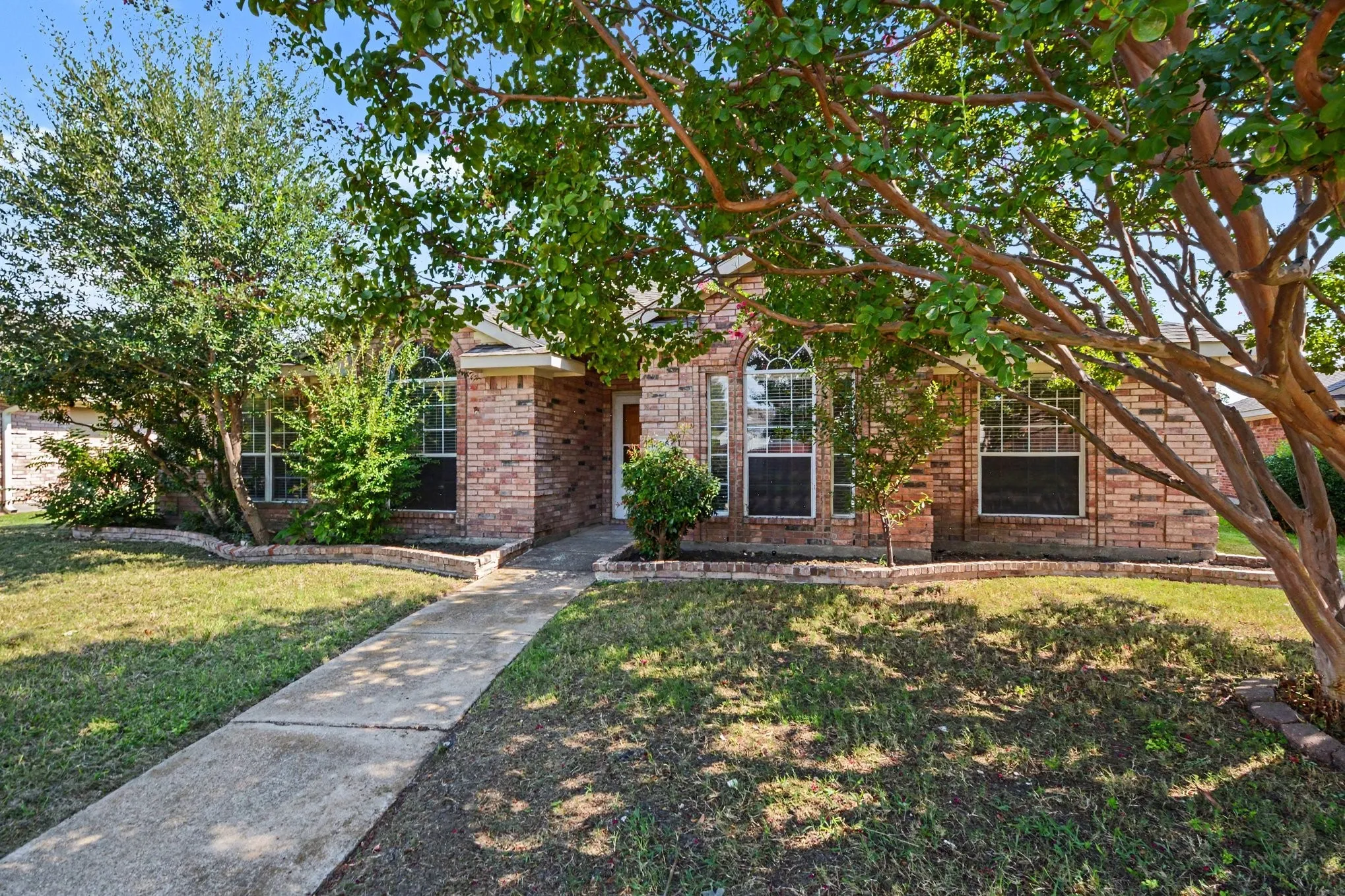 Single Family Residence For Rent in Collin County , 1306 Woodmont Drive, Allen, Texas 75002, 3 Bedroom, 2 Bathroom, 2 Garage spaces, 1,980 Sqft, built in 1997, mls#21395115, Real Estate Agent in Allen, Homes For Rent in Collin county, Homes For Rent in Allen, Realtor in Allen Texas, Real Estate Brokerage Independent Realty Texas, Luminita Cordes Realtor