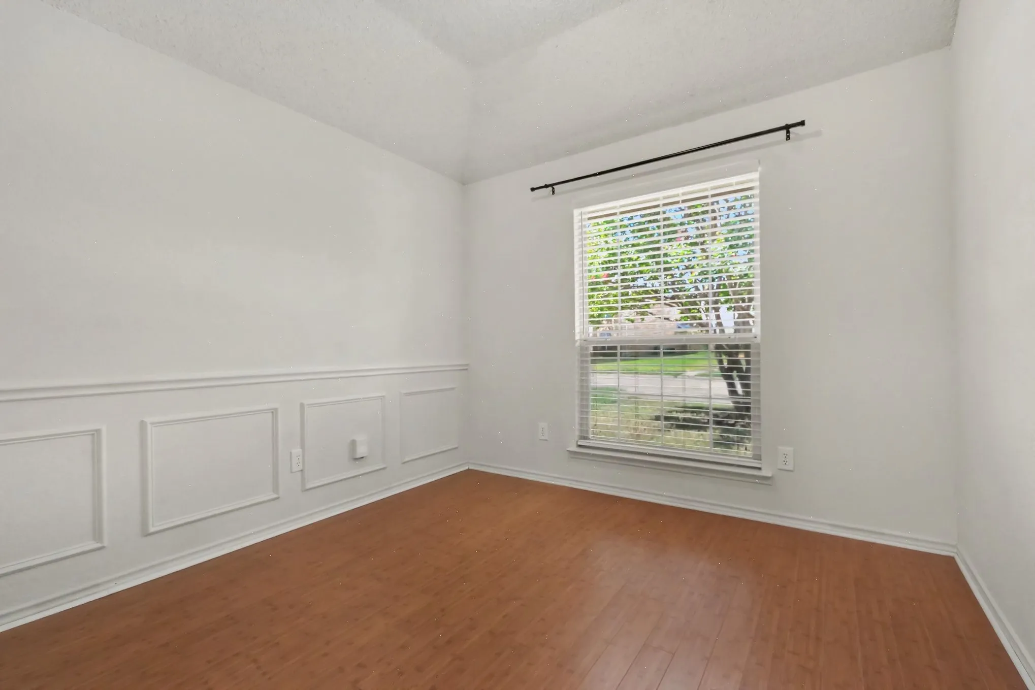 Single Family Residence For Rent in Collin County , 1306 Woodmont Drive, Allen, Texas 75002, 3 Bedroom, 2 Bathroom, 2 Garage spaces, 1,980 Sqft, built in 1997, mls#21395115, Real Estate Agent in Allen, Homes For Rent in Collin county, Homes For Rent in Allen, Realtor in Allen Texas, Real Estate Brokerage Independent Realty Texas, Luminita Cordes Realtor