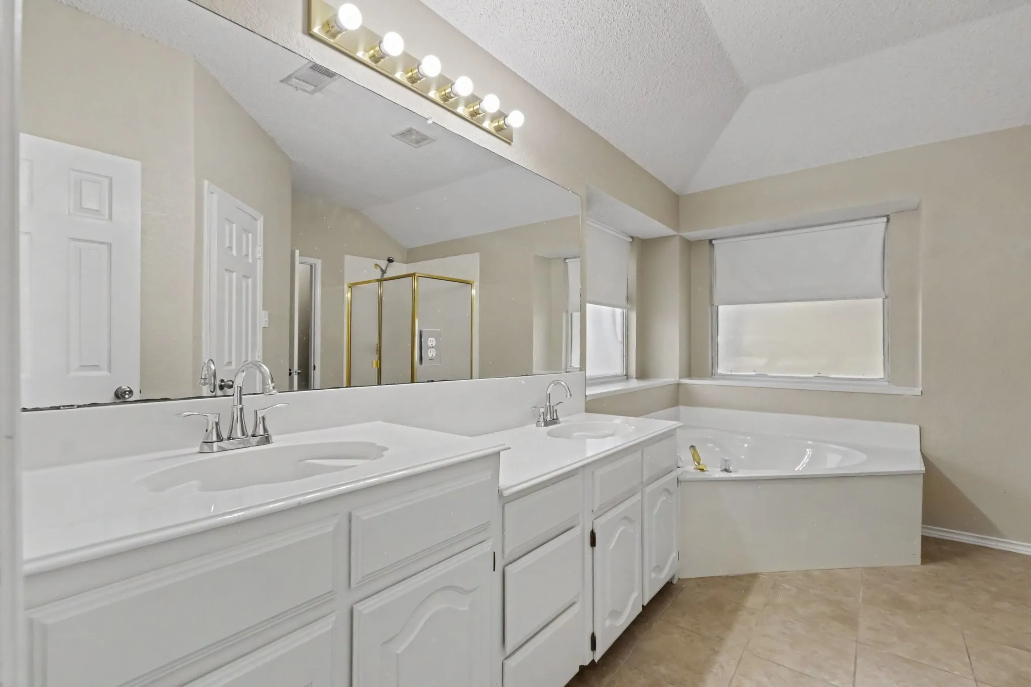 Single Family Residence For Rent in Collin County , 1306 Woodmont Drive, Allen, Texas 75002, 3 Bedroom, 2 Bathroom, 2 Garage spaces, 1,980 Sqft, built in 1997, mls#21395115, Real Estate Agent in Allen, Homes For Rent in Collin county, Homes For Rent in Allen, Realtor in Allen Texas, Real Estate Brokerage Independent Realty Texas, Luminita Cordes Realtor