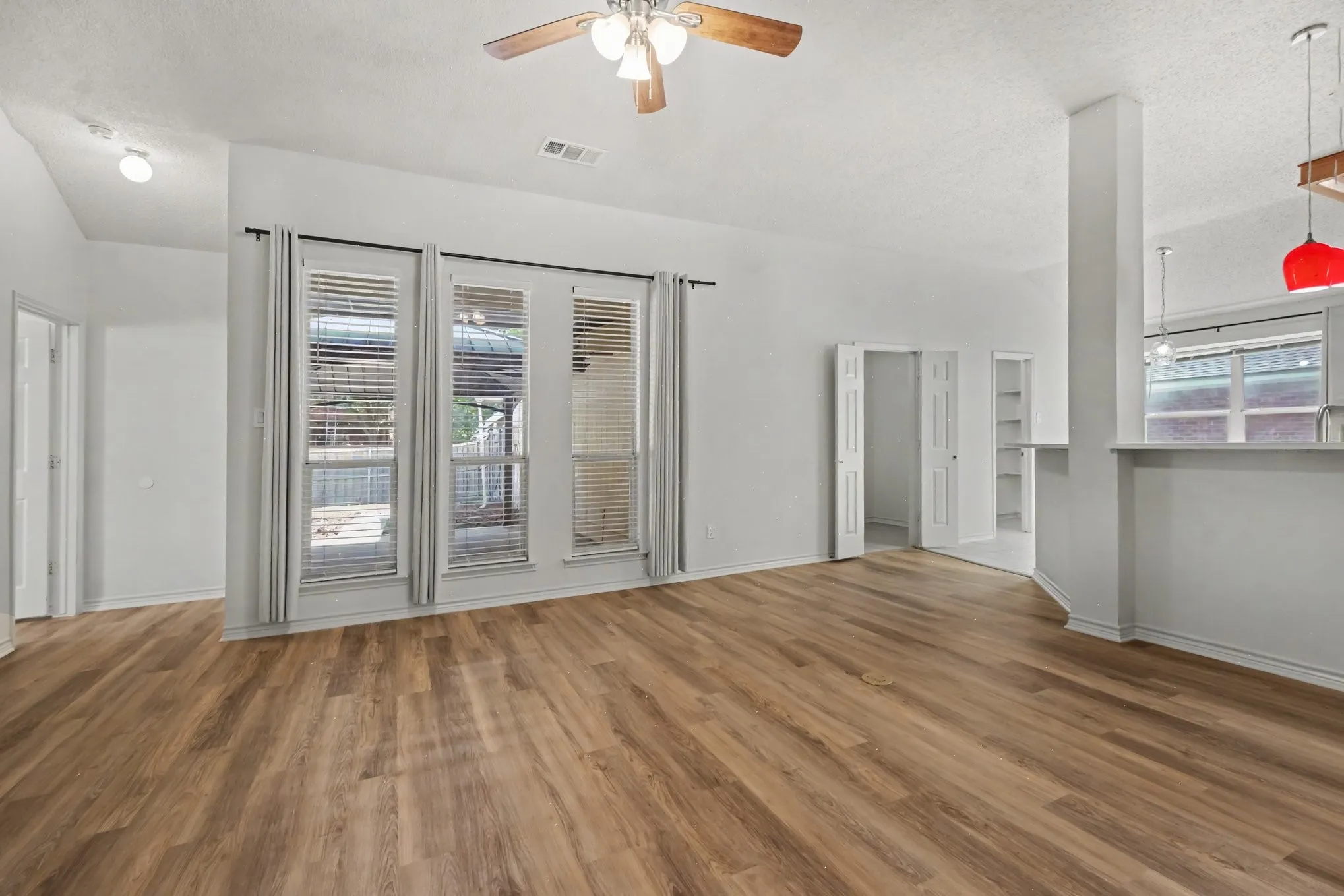 Single Family Residence For Rent in Collin County , 1306 Woodmont Drive, Allen, Texas 75002, 3 Bedroom, 2 Bathroom, 2 Garage spaces, 1,980 Sqft, built in 1997, mls#21395115, Real Estate Agent in Allen, Homes For Rent in Collin county, Homes For Rent in Allen, Realtor in Allen Texas, Real Estate Brokerage Independent Realty Texas, Luminita Cordes Realtor