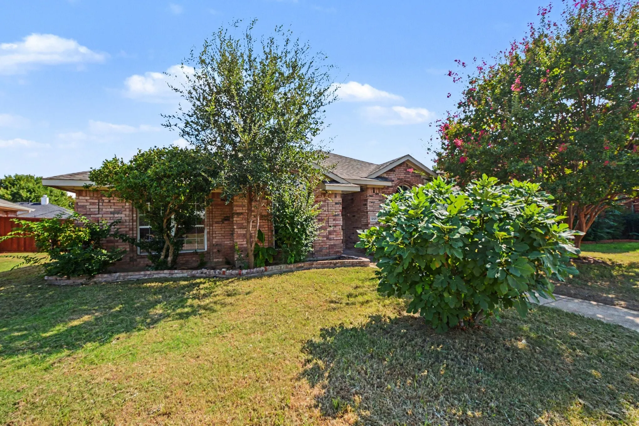 Single Family Residence For Rent in Collin County , 1306 Woodmont Drive, Allen, Texas 75002, 3 Bedroom, 2 Bathroom, 2 Garage spaces, 1,980 Sqft, built in 1997, mls#21395115, Real Estate Agent in Allen, Homes For Rent in Collin county, Homes For Rent in Allen, Realtor in Allen Texas, Real Estate Brokerage Independent Realty Texas, Luminita Cordes Realtor