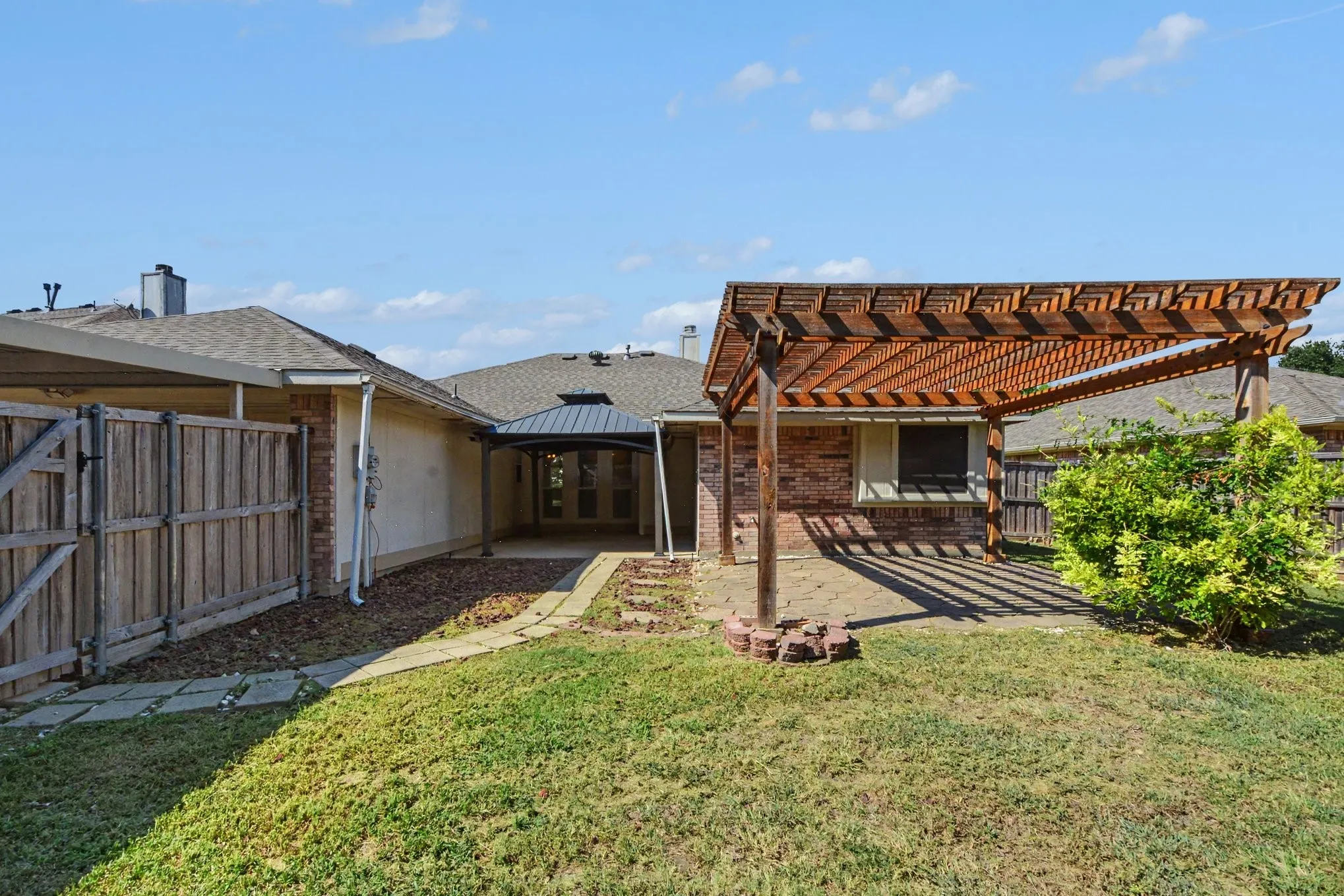 Single Family Residence For Rent in Collin County , 1306 Woodmont Drive, Allen, Texas 75002, 3 Bedroom, 2 Bathroom, 2 Garage spaces, 1,980 Sqft, built in 1997, mls#21395115, Real Estate Agent in Allen, Homes For Rent in Collin county, Homes For Rent in Allen, Realtor in Allen Texas, Real Estate Brokerage Independent Realty Texas, Luminita Cordes Realtor