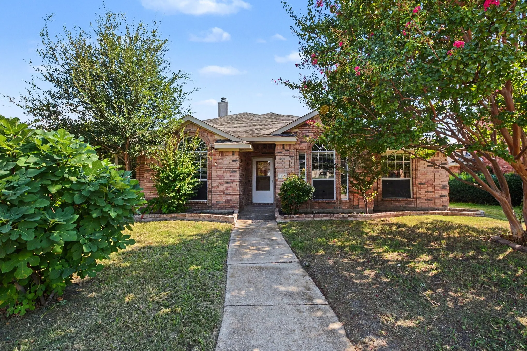 Single Family Residence For Rent in Collin County , 1306 Woodmont Drive, Allen, Texas 75002, 3 Bedroom, 2 Bathroom, 2 Garage spaces, 1,980 Sqft, built in 1997, mls#21395115, Real Estate Agent in Allen, Homes For Rent in Collin county, Homes For Rent in Allen, Realtor in Allen Texas, Real Estate Brokerage Independent Realty Texas, Luminita Cordes Realtor