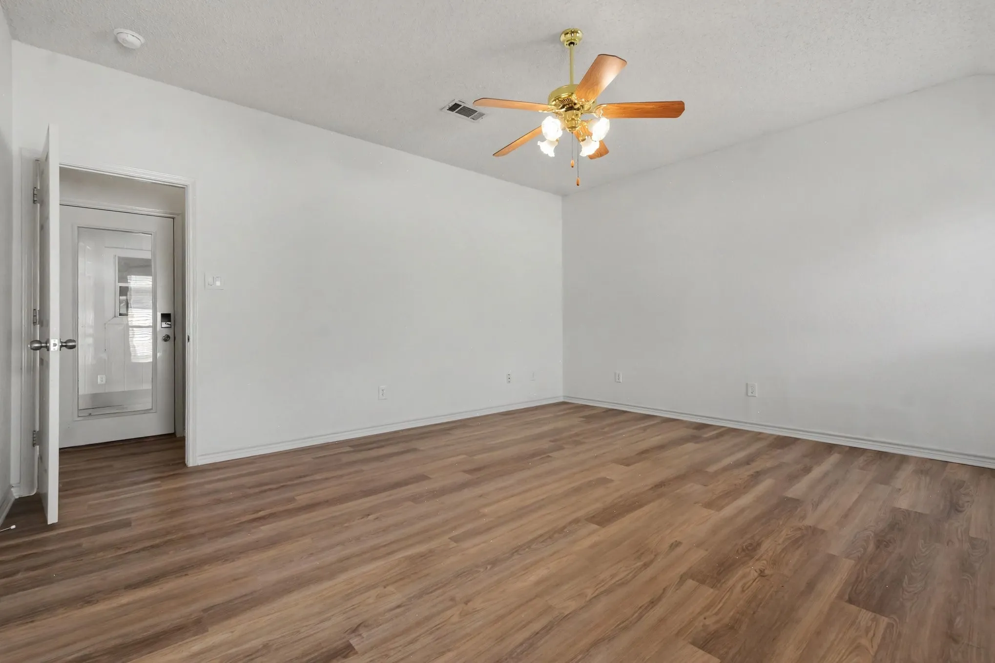 Single Family Residence For Rent in Collin County , 1306 Woodmont Drive, Allen, Texas 75002, 3 Bedroom, 2 Bathroom, 2 Garage spaces, 1,980 Sqft, built in 1997, mls#21395115, Real Estate Agent in Allen, Homes For Rent in Collin county, Homes For Rent in Allen, Realtor in Allen Texas, Real Estate Brokerage Independent Realty Texas, Luminita Cordes Realtor