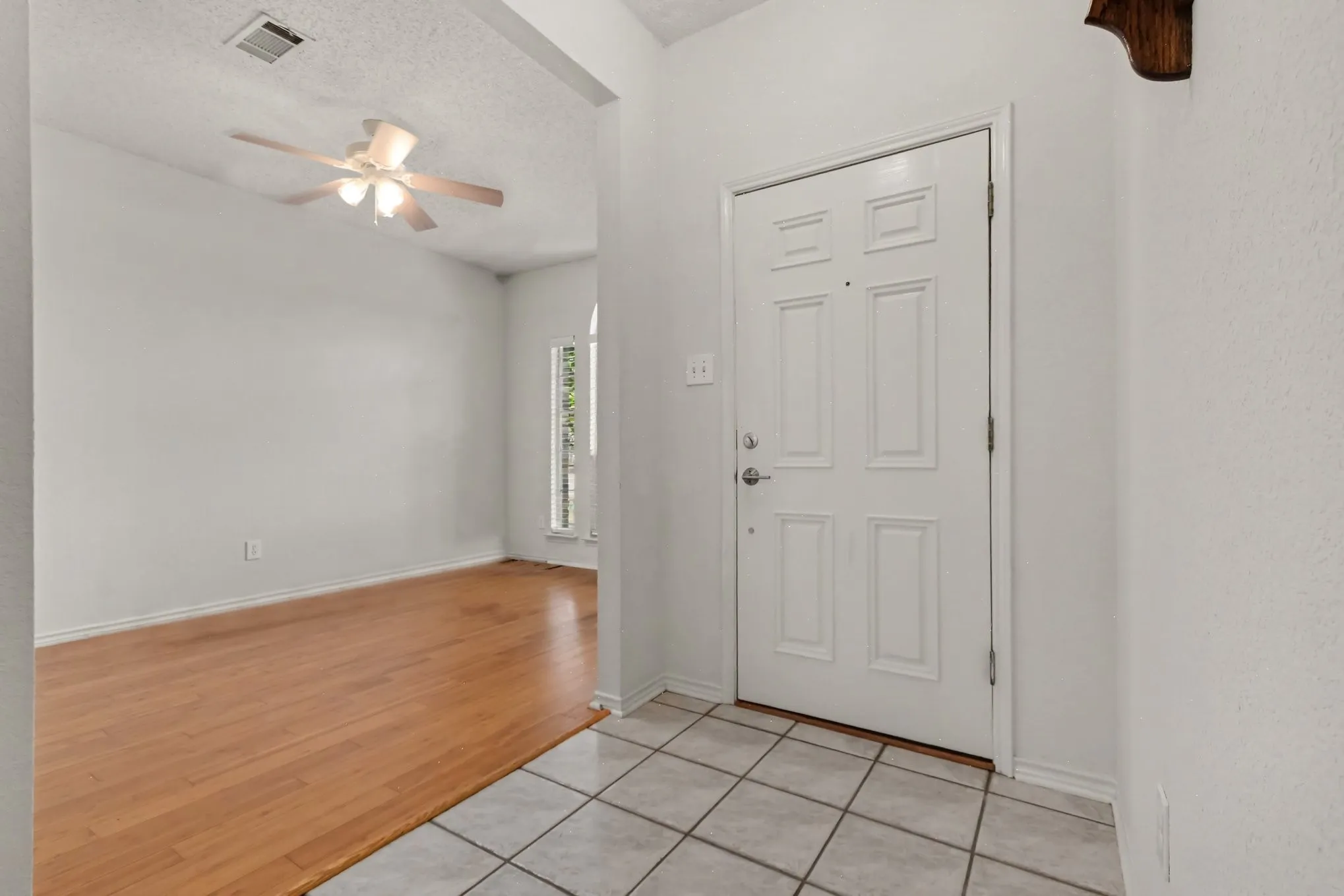 Single Family Residence For Rent in Collin County , 1306 Woodmont Drive, Allen, Texas 75002, 3 Bedroom, 2 Bathroom, 2 Garage spaces, 1,980 Sqft, built in 1997, mls#21395115, Real Estate Agent in Allen, Homes For Rent in Collin county, Homes For Rent in Allen, Realtor in Allen Texas, Real Estate Brokerage Independent Realty Texas, Luminita Cordes Realtor