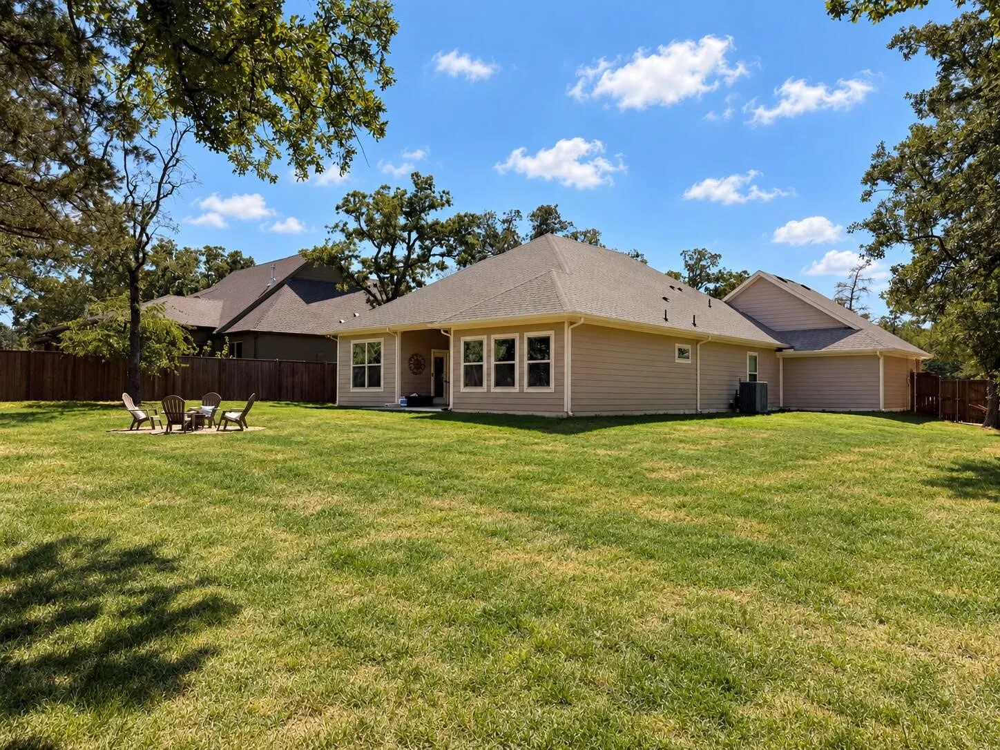 Single Family Residence For Sale in Cooke County , 214 Colt Drive, Lake Kiowa, Texas 76240, 4 Bedroom, 3 Bathroom, 3 Garage spaces, 2,025 Sqft, built in 2024, mls#21395102, Real Estate Agent in Lake Kiowa, Homes For Sale in Cooke county, Homes For Sale in Lake Kiowa, Realtor in Lake Kiowa Texas, Real Estate Brokerage Independent Realty Texas, Luminita Cordes Realtor