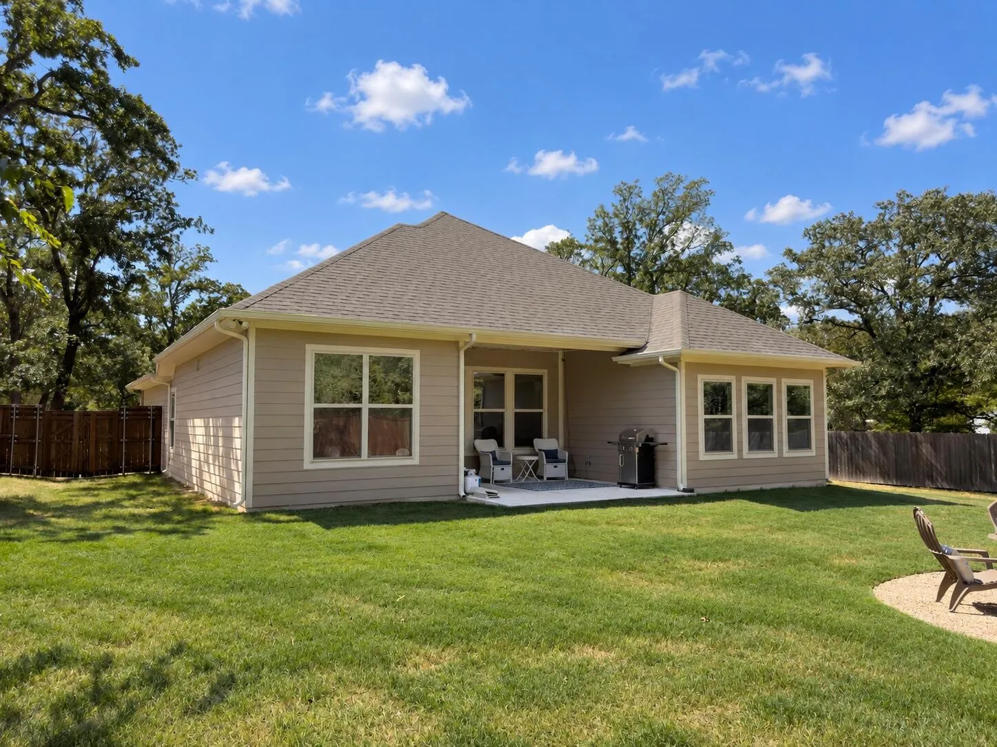 Single Family Residence For Sale in Cooke County , 214 Colt Drive, Lake Kiowa, Texas 76240, 4 Bedroom, 3 Bathroom, 3 Garage spaces, 2,025 Sqft, built in 2024, mls#21395102, Real Estate Agent in Lake Kiowa, Homes For Sale in Cooke county, Homes For Sale in Lake Kiowa, Realtor in Lake Kiowa Texas, Real Estate Brokerage Independent Realty Texas, Luminita Cordes Realtor