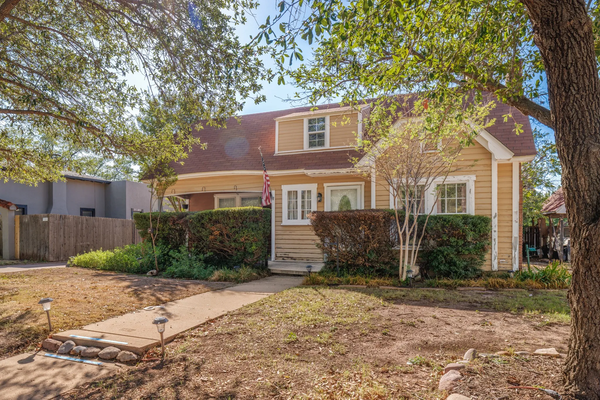 Single Family Residence For Sale in Taylor County , 1018 Grand Avenue, Abilene, Texas 79605, 2 Bedroom, 2 Bathroom, Garage spaces, 1,374 Sqft, built in 1921, mls#21395070, Real Estate Agent in Abilene, Homes For Sale in Taylor county, Homes For Sale in Abilene, Realtor in Abilene Texas, Real Estate Brokerage Independent Realty Texas, Luminita Cordes Realtor