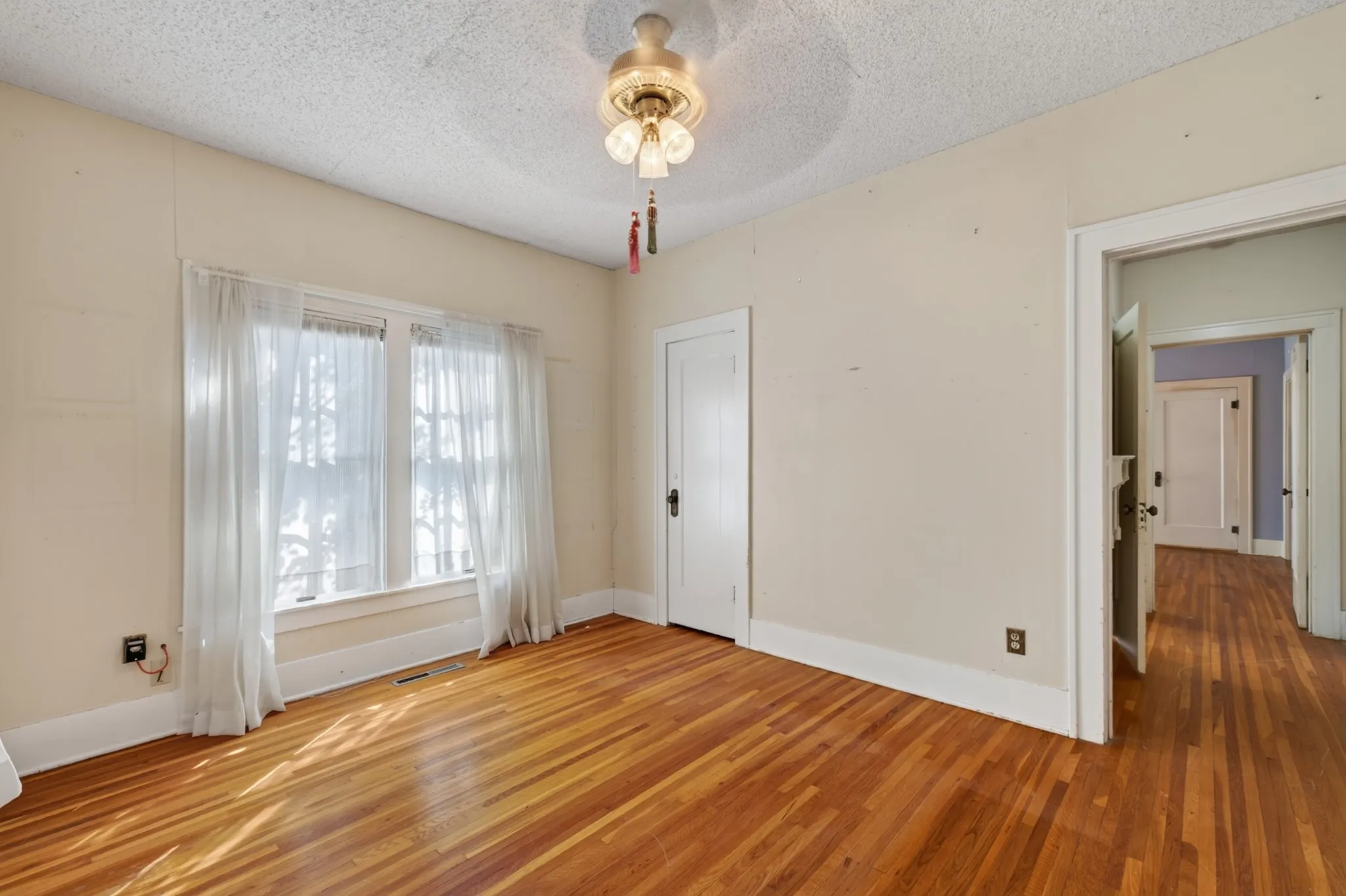 Single Family Residence For Sale in Taylor County , 1018 Grand Avenue, Abilene, Texas 79605, 2 Bedroom, 2 Bathroom, Garage spaces, 1,374 Sqft, built in 1921, mls#21395070, Real Estate Agent in Abilene, Homes For Sale in Taylor county, Homes For Sale in Abilene, Realtor in Abilene Texas, Real Estate Brokerage Independent Realty Texas, Luminita Cordes Realtor