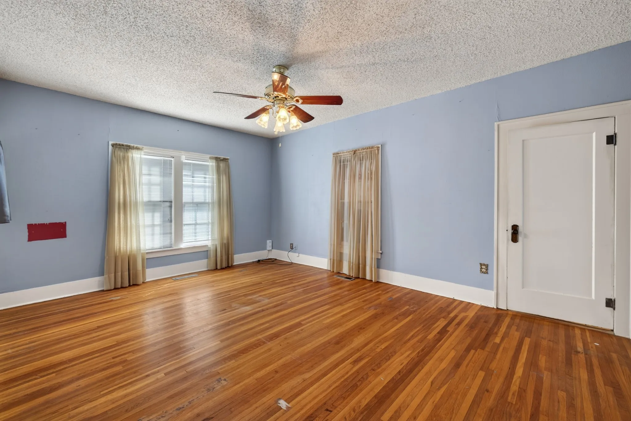 Single Family Residence For Sale in Taylor County , 1018 Grand Avenue, Abilene, Texas 79605, 2 Bedroom, 2 Bathroom, Garage spaces, 1,374 Sqft, built in 1921, mls#21395070, Real Estate Agent in Abilene, Homes For Sale in Taylor county, Homes For Sale in Abilene, Realtor in Abilene Texas, Real Estate Brokerage Independent Realty Texas, Luminita Cordes Realtor
