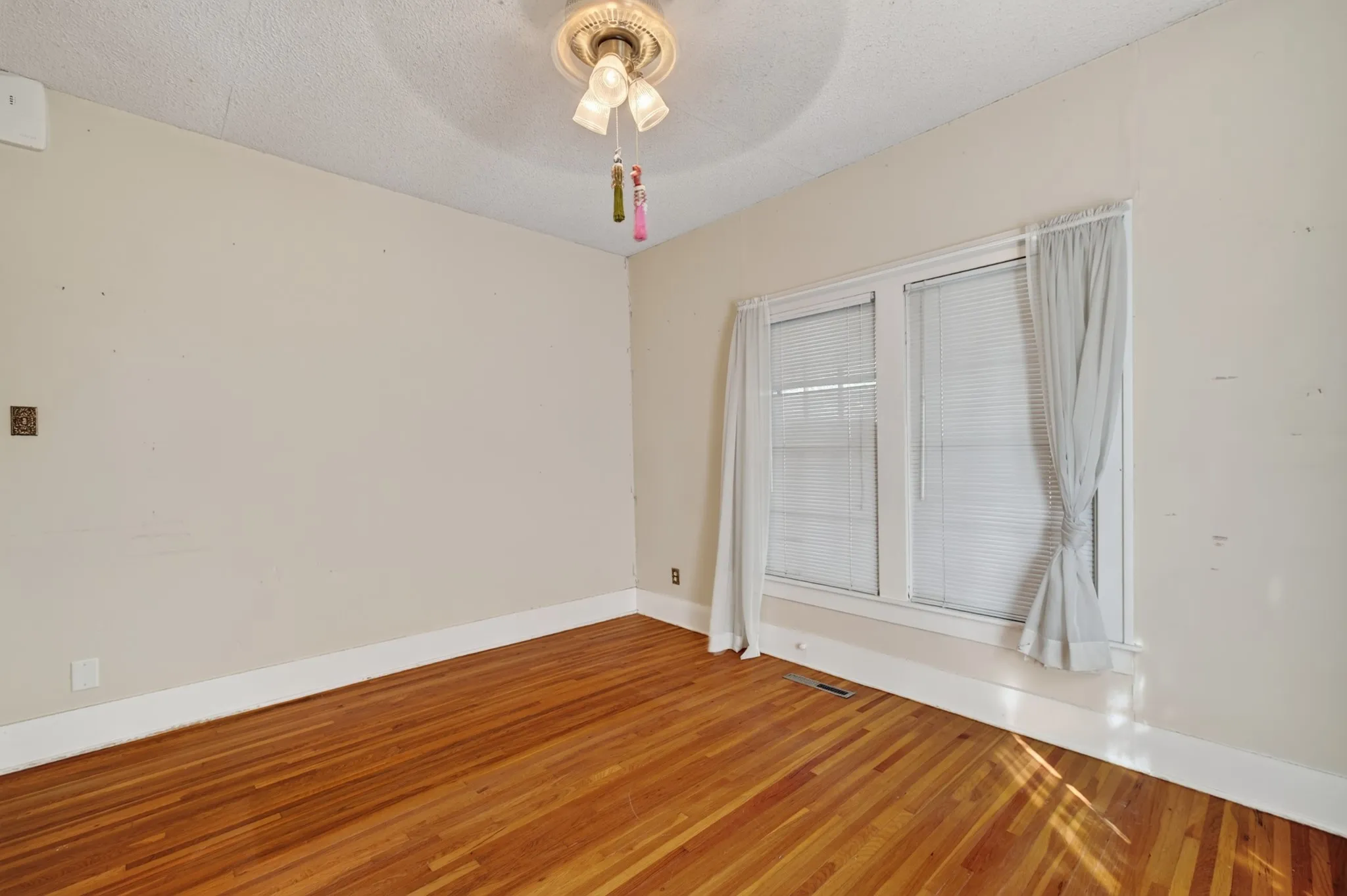 Single Family Residence For Sale in Taylor County , 1018 Grand Avenue, Abilene, Texas 79605, 2 Bedroom, 2 Bathroom, Garage spaces, 1,374 Sqft, built in 1921, mls#21395070, Real Estate Agent in Abilene, Homes For Sale in Taylor county, Homes For Sale in Abilene, Realtor in Abilene Texas, Real Estate Brokerage Independent Realty Texas, Luminita Cordes Realtor