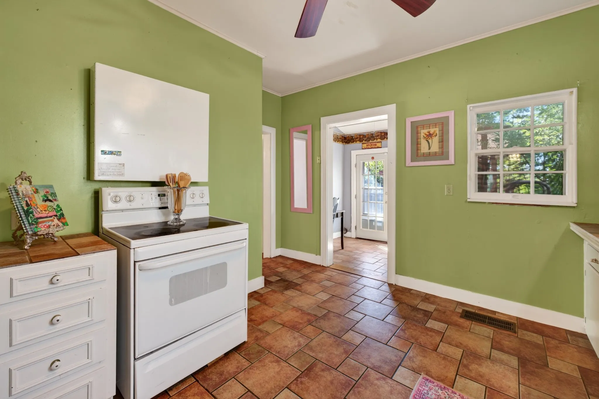 Single Family Residence For Sale in Taylor County , 1018 Grand Avenue, Abilene, Texas 79605, 2 Bedroom, 2 Bathroom, Garage spaces, 1,374 Sqft, built in 1921, mls#21395070, Real Estate Agent in Abilene, Homes For Sale in Taylor county, Homes For Sale in Abilene, Realtor in Abilene Texas, Real Estate Brokerage Independent Realty Texas, Luminita Cordes Realtor