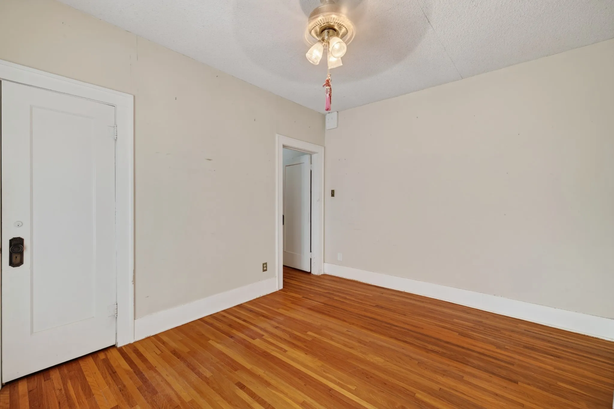 Single Family Residence For Sale in Taylor County , 1018 Grand Avenue, Abilene, Texas 79605, 2 Bedroom, 2 Bathroom, Garage spaces, 1,374 Sqft, built in 1921, mls#21395070, Real Estate Agent in Abilene, Homes For Sale in Taylor county, Homes For Sale in Abilene, Realtor in Abilene Texas, Real Estate Brokerage Independent Realty Texas, Luminita Cordes Realtor