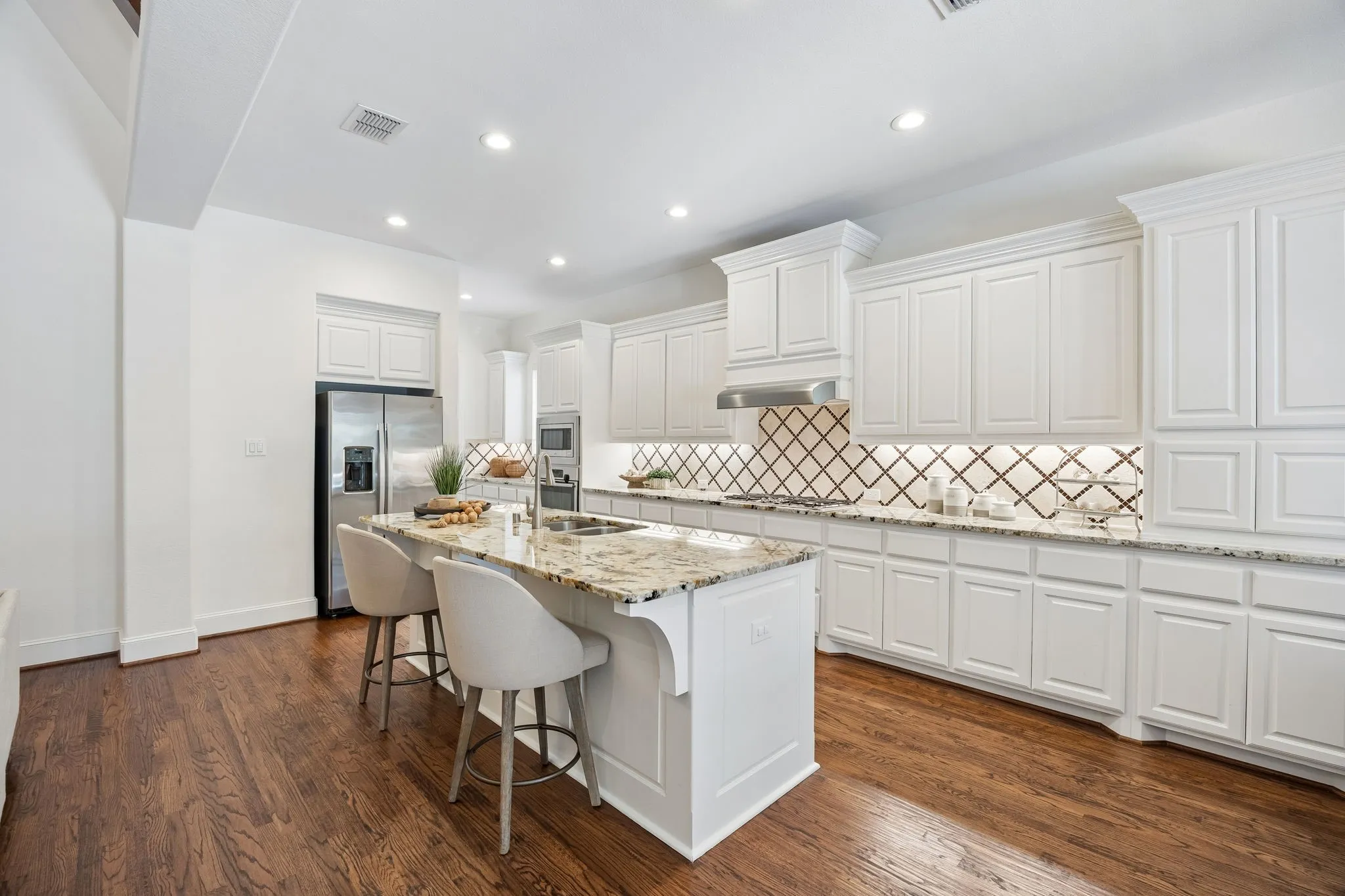 Single Family Residence For Sale in Collin County , 405 Cypress Garden Drive, Mc Kinney, Texas 75071, 4 Bedroom, 5 Bathroom, 3 Garage spaces, 3,736 Sqft, built in 2015, mls#21395078, Real Estate Agent in Mc Kinney, Homes For Sale in Collin county, Homes For Sale in Mc Kinney, Realtor in Mc Kinney Texas, Real Estate Brokerage Independent Realty Texas, Luminita Cordes Realtor