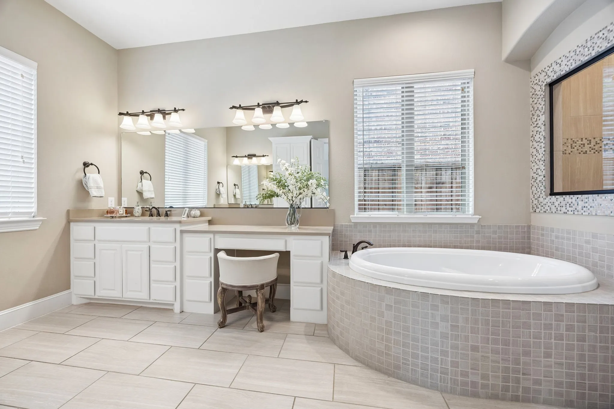 Single Family Residence For Sale in Collin County , 405 Cypress Garden Drive, Mc Kinney, Texas 75071, 4 Bedroom, 5 Bathroom, 3 Garage spaces, 3,736 Sqft, built in 2015, mls#21395078, Real Estate Agent in Mc Kinney, Homes For Sale in Collin county, Homes For Sale in Mc Kinney, Realtor in Mc Kinney Texas, Real Estate Brokerage Independent Realty Texas, Luminita Cordes Realtor