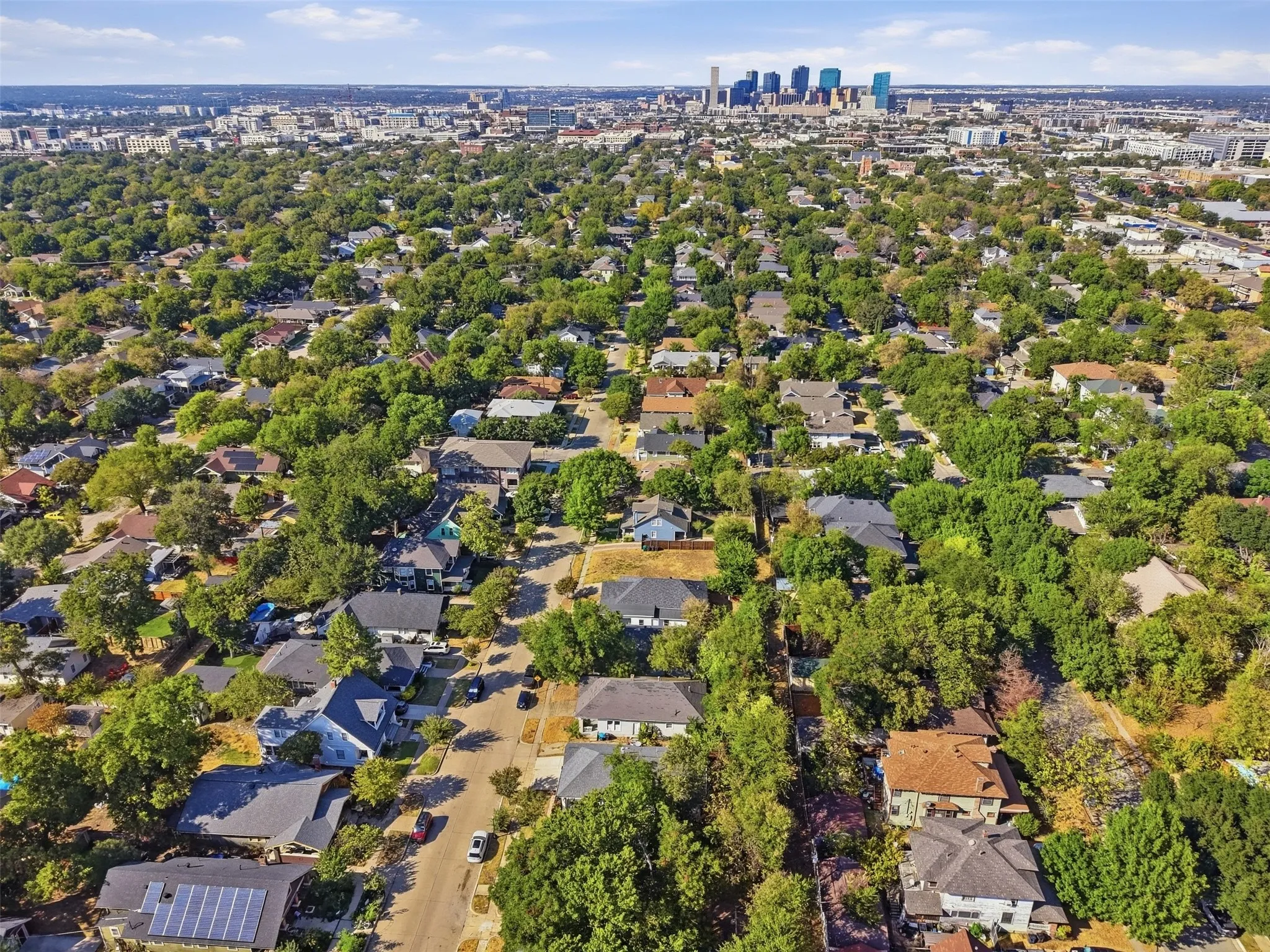 Single Family Residence For Sale in Tarrant County , 2227 College Avenue, Fort Worth, Texas 76110, 3 Bedroom, 1 Bathroom, Garage spaces, 1,397 Sqft, built in 1925, mls#21381259, Real Estate Agent in Fort Worth, Homes For Sale in Tarrant county, Homes For Sale in Fort Worth, Realtor in Fort Worth Texas, Real Estate Brokerage Independent Realty Texas, Luminita Cordes Realtor