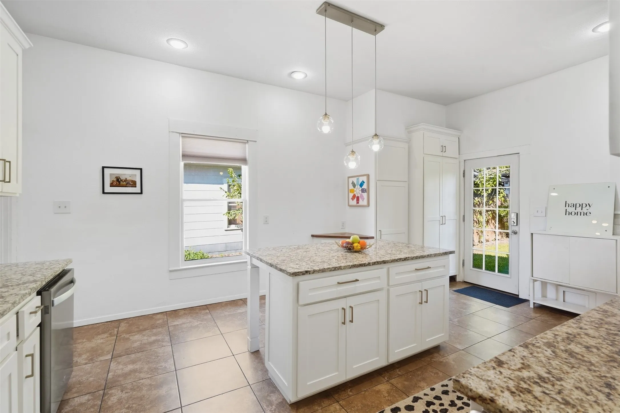 Single Family Residence For Sale in Tarrant County , 2227 College Avenue, Fort Worth, Texas 76110, 3 Bedroom, 1 Bathroom, Garage spaces, 1,397 Sqft, built in 1925, mls#21381259, Real Estate Agent in Fort Worth, Homes For Sale in Tarrant county, Homes For Sale in Fort Worth, Realtor in Fort Worth Texas, Real Estate Brokerage Independent Realty Texas, Luminita Cordes Realtor