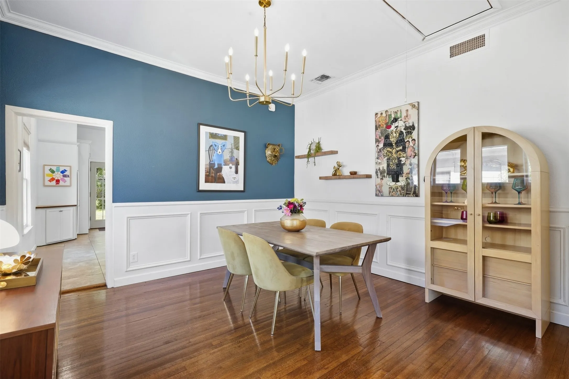 Single Family Residence For Sale in Tarrant County , 2227 College Avenue, Fort Worth, Texas 76110, 3 Bedroom, 1 Bathroom, Garage spaces, 1,397 Sqft, built in 1925, mls#21381259, Real Estate Agent in Fort Worth, Homes For Sale in Tarrant county, Homes For Sale in Fort Worth, Realtor in Fort Worth Texas, Real Estate Brokerage Independent Realty Texas, Luminita Cordes Realtor