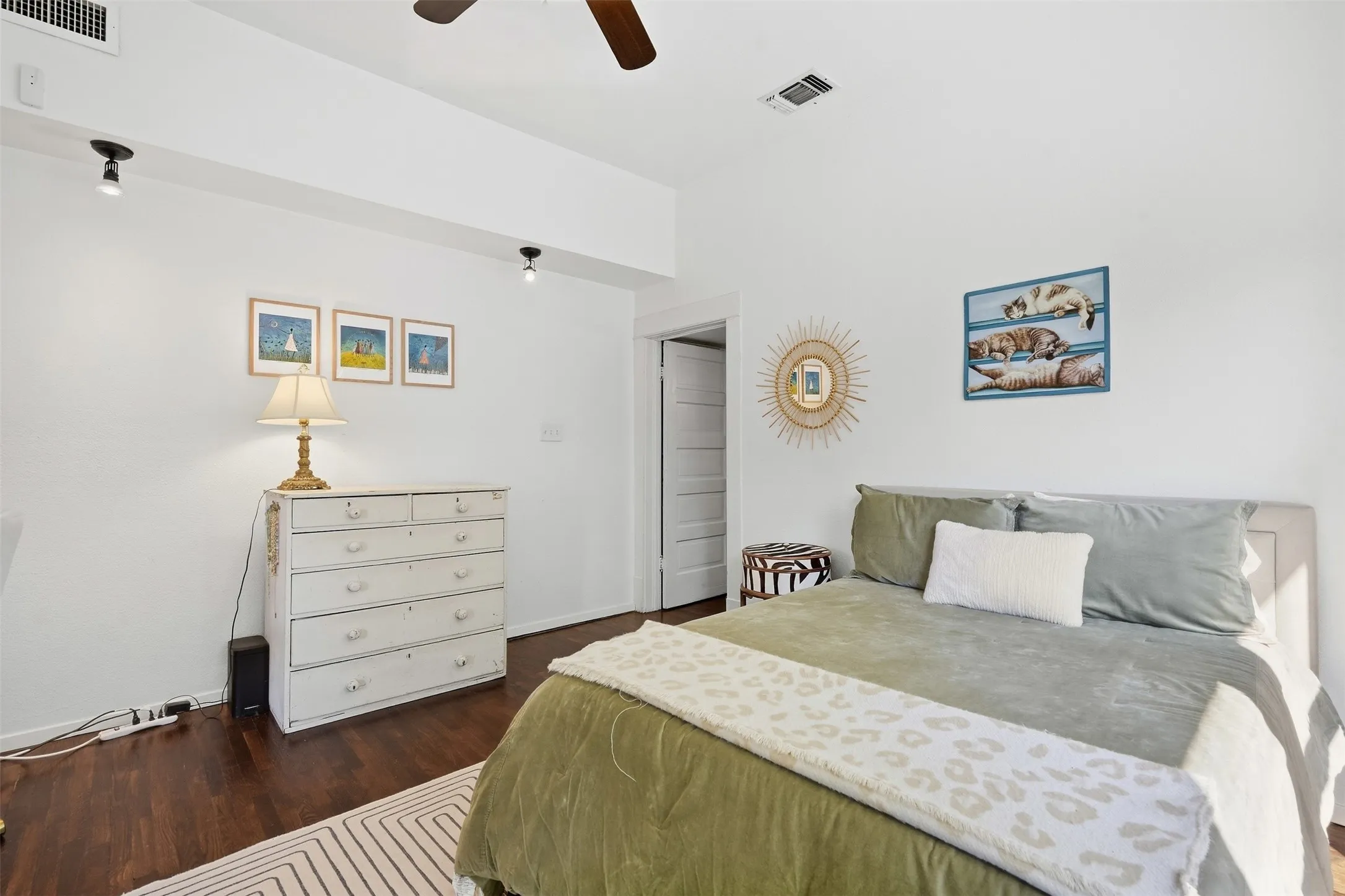 Single Family Residence For Sale in Tarrant County , 2227 College Avenue, Fort Worth, Texas 76110, 3 Bedroom, 1 Bathroom, Garage spaces, 1,397 Sqft, built in 1925, mls#21381259, Real Estate Agent in Fort Worth, Homes For Sale in Tarrant county, Homes For Sale in Fort Worth, Realtor in Fort Worth Texas, Real Estate Brokerage Independent Realty Texas, Luminita Cordes Realtor