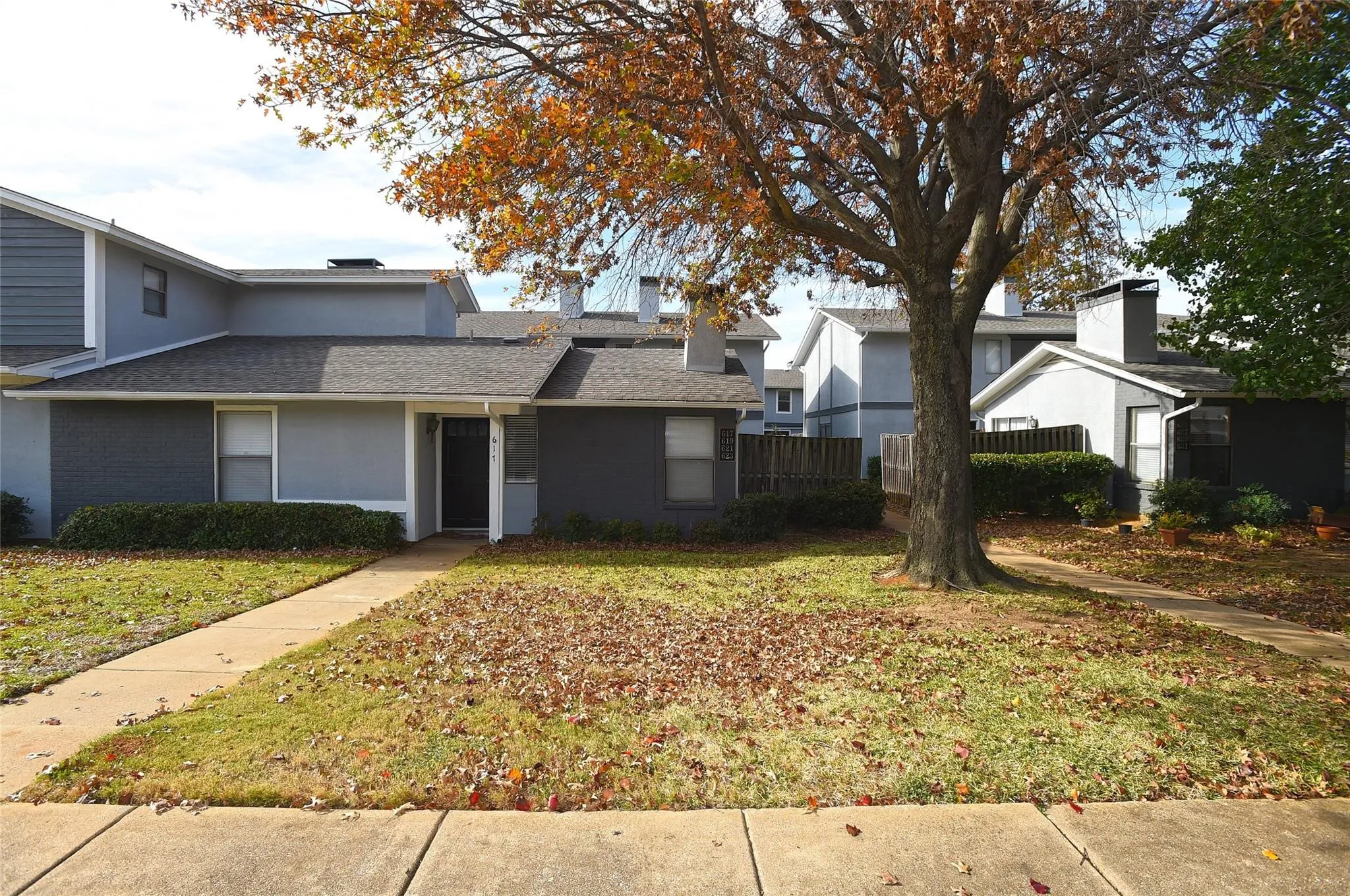 Townhouse For Sale in Tarrant County , 619 Timberline Drive, Hurst, Texas 76053, 2 Bedroom, 2 Bathroom, 2 Garage spaces, 864 Sqft, built in 1981, mls#21395122, Real Estate Agent in Hurst, Homes For Sale in Tarrant county, Homes For Sale in Hurst, Realtor in Hurst Texas, Real Estate Brokerage Independent Realty Texas, Luminita Cordes Realtor