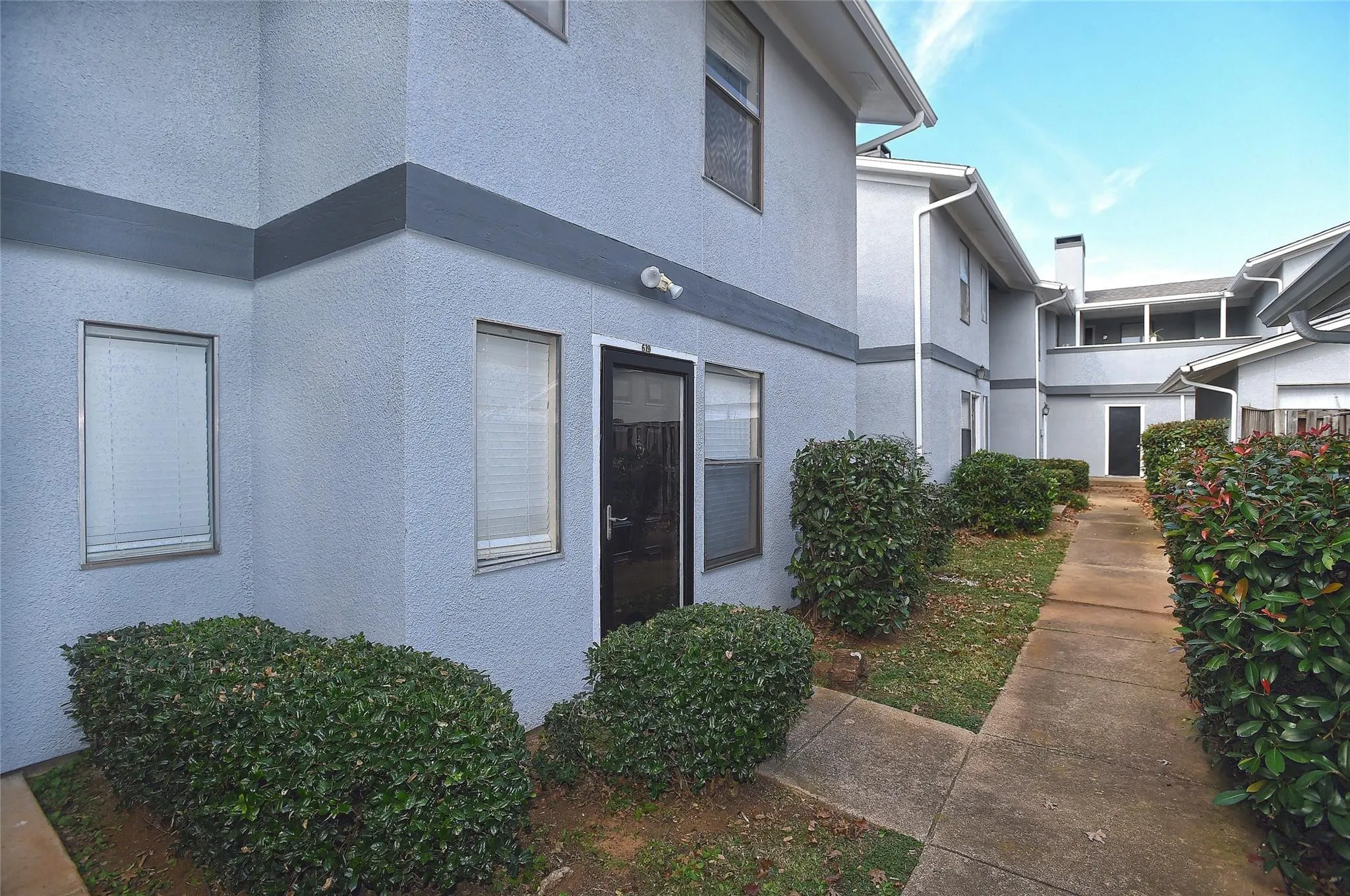 Townhouse For Sale in Tarrant County , 619 Timberline Drive, Hurst, Texas 76053, 2 Bedroom, 2 Bathroom, 2 Garage spaces, 864 Sqft, built in 1981, mls#21395122, Real Estate Agent in Hurst, Homes For Sale in Tarrant county, Homes For Sale in Hurst, Realtor in Hurst Texas, Real Estate Brokerage Independent Realty Texas, Luminita Cordes Realtor