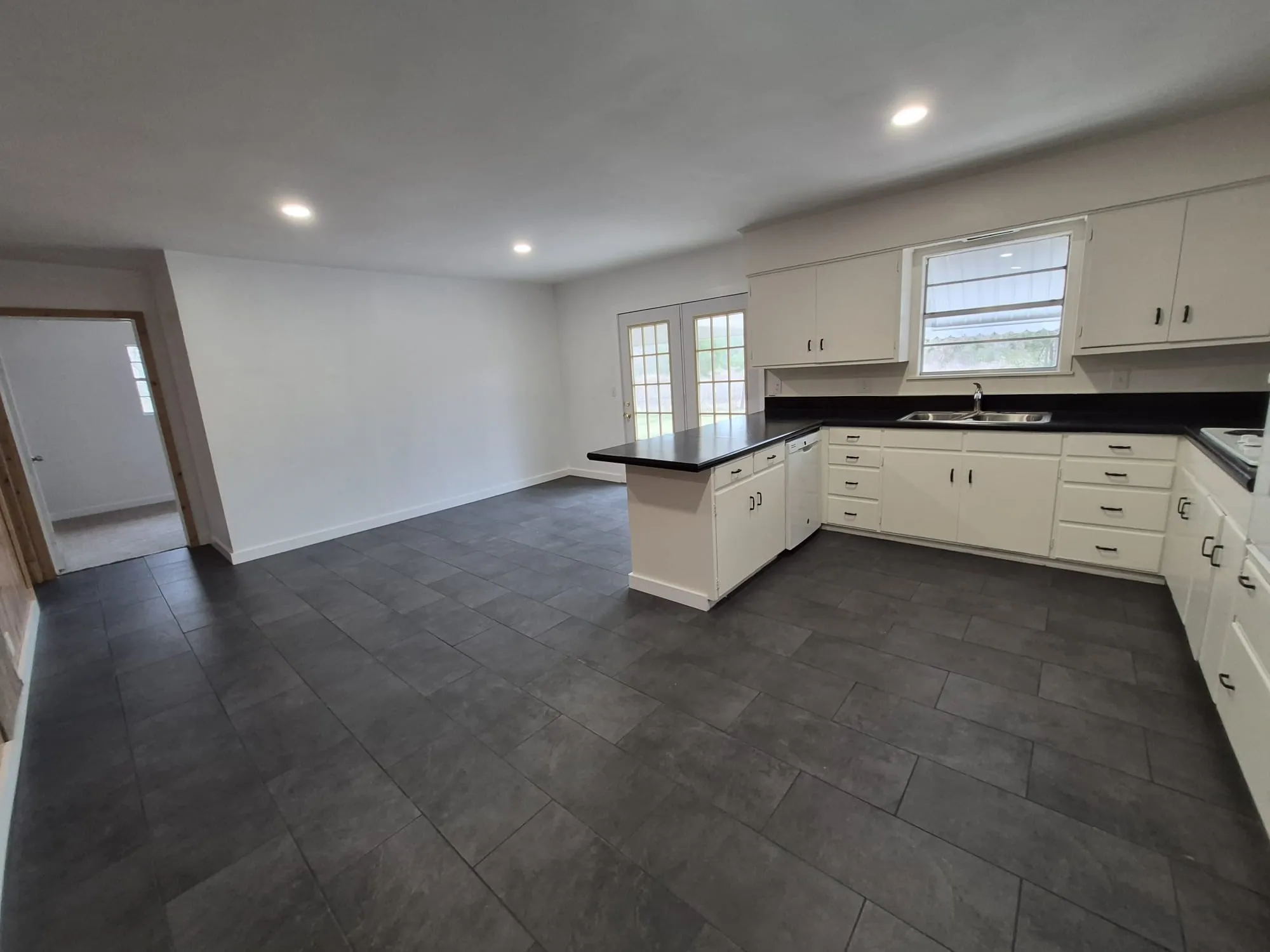 Single Family Residence For Rent in Franklin (TX) County , 120 Carthel Street, Mount Vernon, Texas 75457, 3 Bedroom, 2 Bathroom, Garage spaces, 1,436 Sqft, built in 1800, mls#21395124, Real Estate Agent in Mount Vernon, Homes For Rent in Franklin (TX) county, Homes For Rent in Mount Vernon, Realtor in Mount Vernon Texas, Real Estate Brokerage Independent Realty Texas, Luminita Cordes Realtor