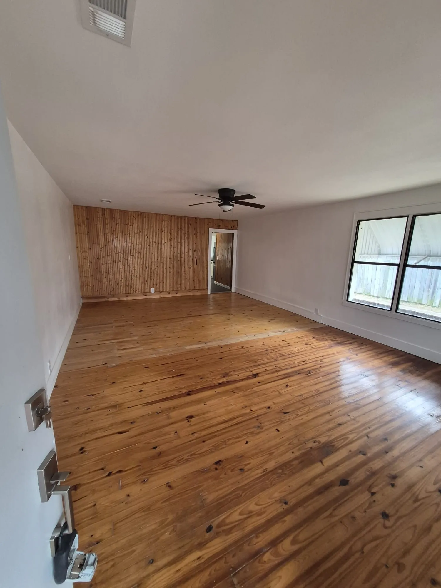 Single Family Residence For Rent in Franklin (TX) County , 120 Carthel Street, Mount Vernon, Texas 75457, 3 Bedroom, 2 Bathroom, Garage spaces, 1,436 Sqft, built in 1800, mls#21395124, Real Estate Agent in Mount Vernon, Homes For Rent in Franklin (TX) county, Homes For Rent in Mount Vernon, Realtor in Mount Vernon Texas, Real Estate Brokerage Independent Realty Texas, Luminita Cordes Realtor