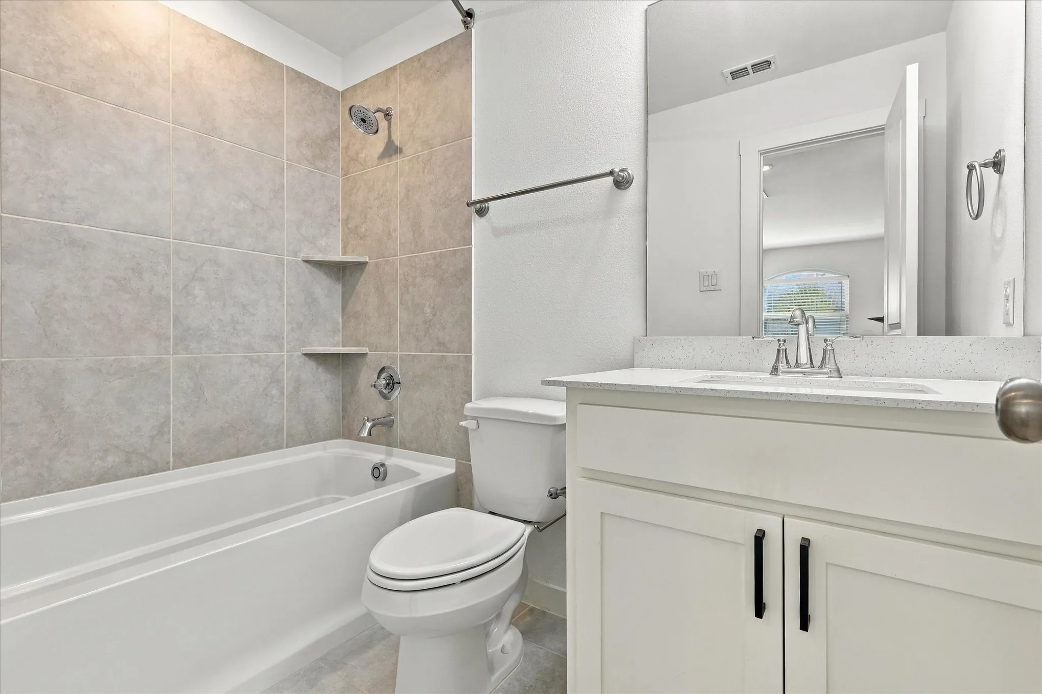 Upstairs full bathroom