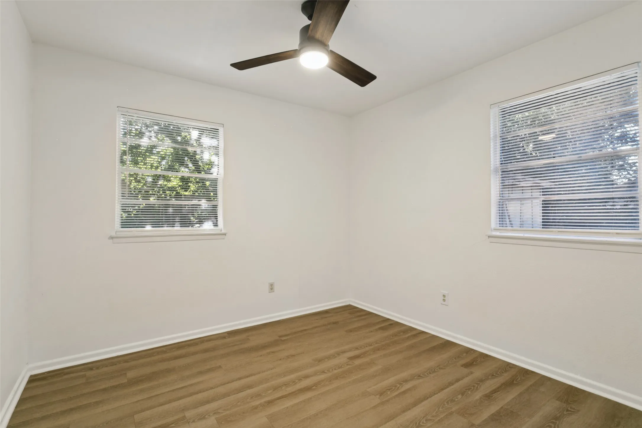 Single Family Residence For Sale in Tarrant County , 4701 Highgrove Drive, Fort Worth, Texas 76132, 3 Bedroom, 2 Bathroom, 2 Garage spaces, 1,414 Sqft, built in 1962, mls#21393966, Real Estate Agent in Fort Worth, Homes For Sale in Tarrant county, Homes For Sale in Fort Worth, Realtor in Fort Worth Texas, Real Estate Brokerage Independent Realty Texas, Luminita Cordes Realtor