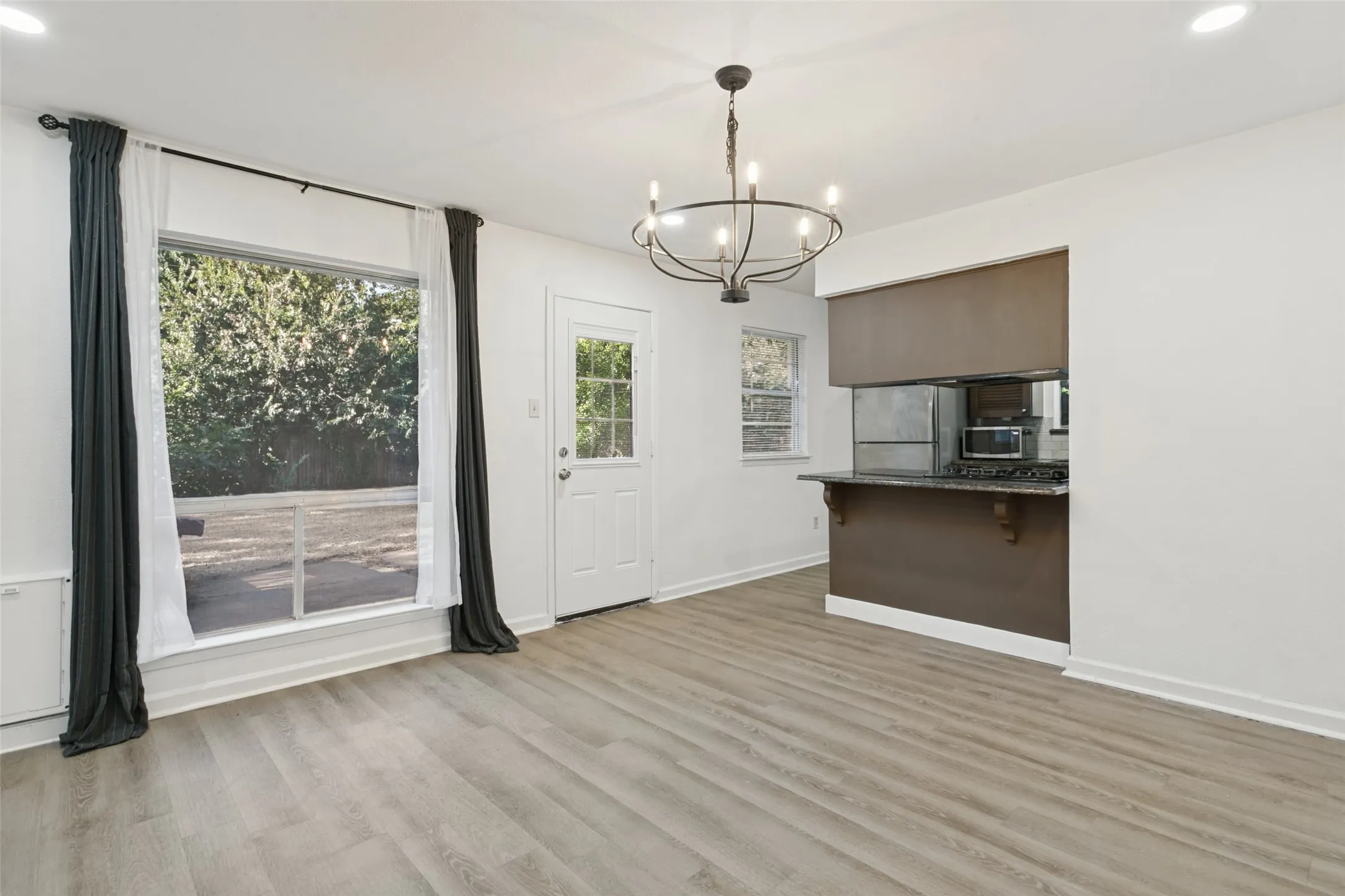 Single Family Residence For Sale in Tarrant County , 4701 Highgrove Drive, Fort Worth, Texas 76132, 3 Bedroom, 2 Bathroom, 2 Garage spaces, 1,414 Sqft, built in 1962, mls#21393966, Real Estate Agent in Fort Worth, Homes For Sale in Tarrant county, Homes For Sale in Fort Worth, Realtor in Fort Worth Texas, Real Estate Brokerage Independent Realty Texas, Luminita Cordes Realtor
