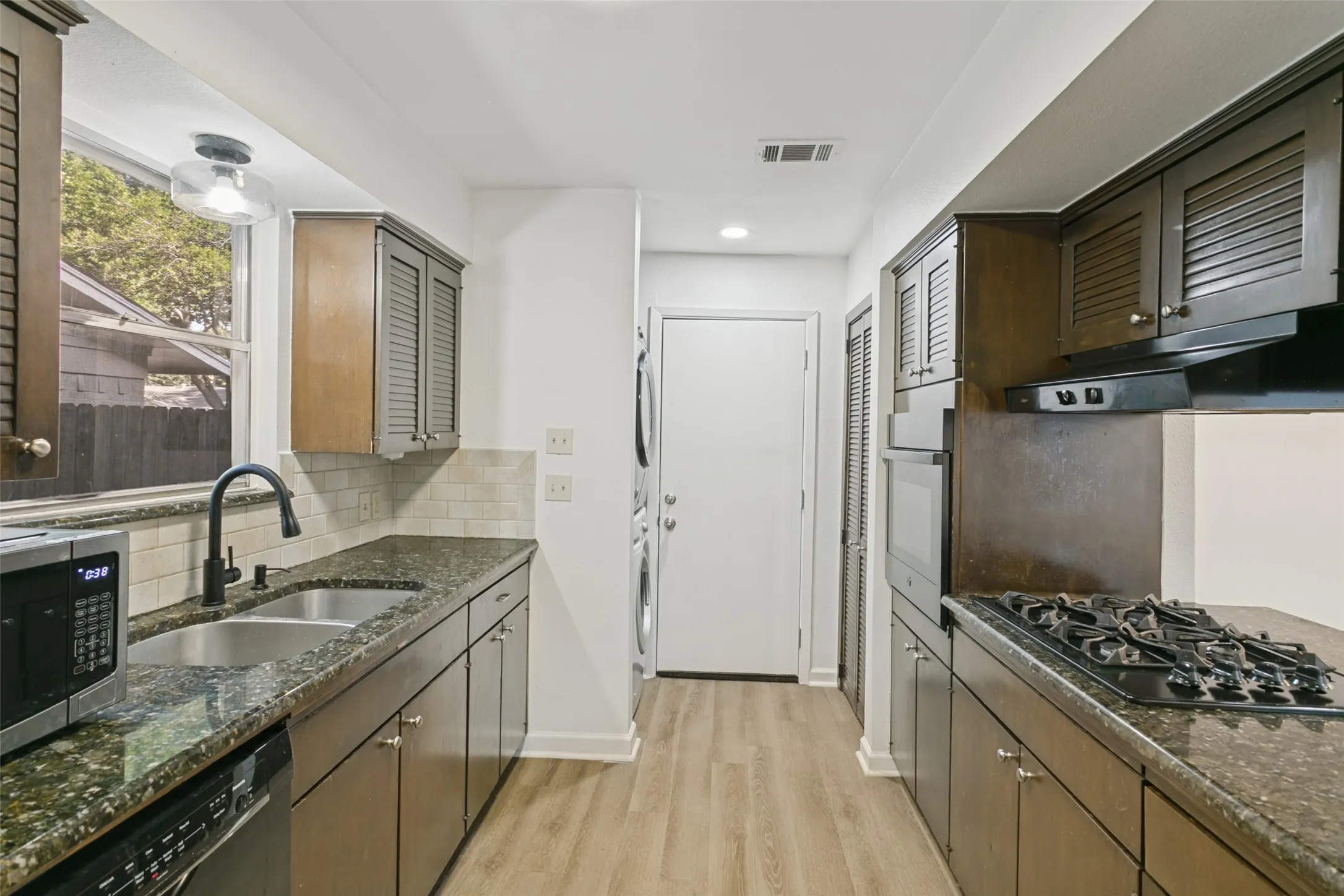 Single Family Residence For Sale in Tarrant County , 4701 Highgrove Drive, Fort Worth, Texas 76132, 3 Bedroom, 2 Bathroom, 2 Garage spaces, 1,414 Sqft, built in 1962, mls#21393966, Real Estate Agent in Fort Worth, Homes For Sale in Tarrant county, Homes For Sale in Fort Worth, Realtor in Fort Worth Texas, Real Estate Brokerage Independent Realty Texas, Luminita Cordes Realtor