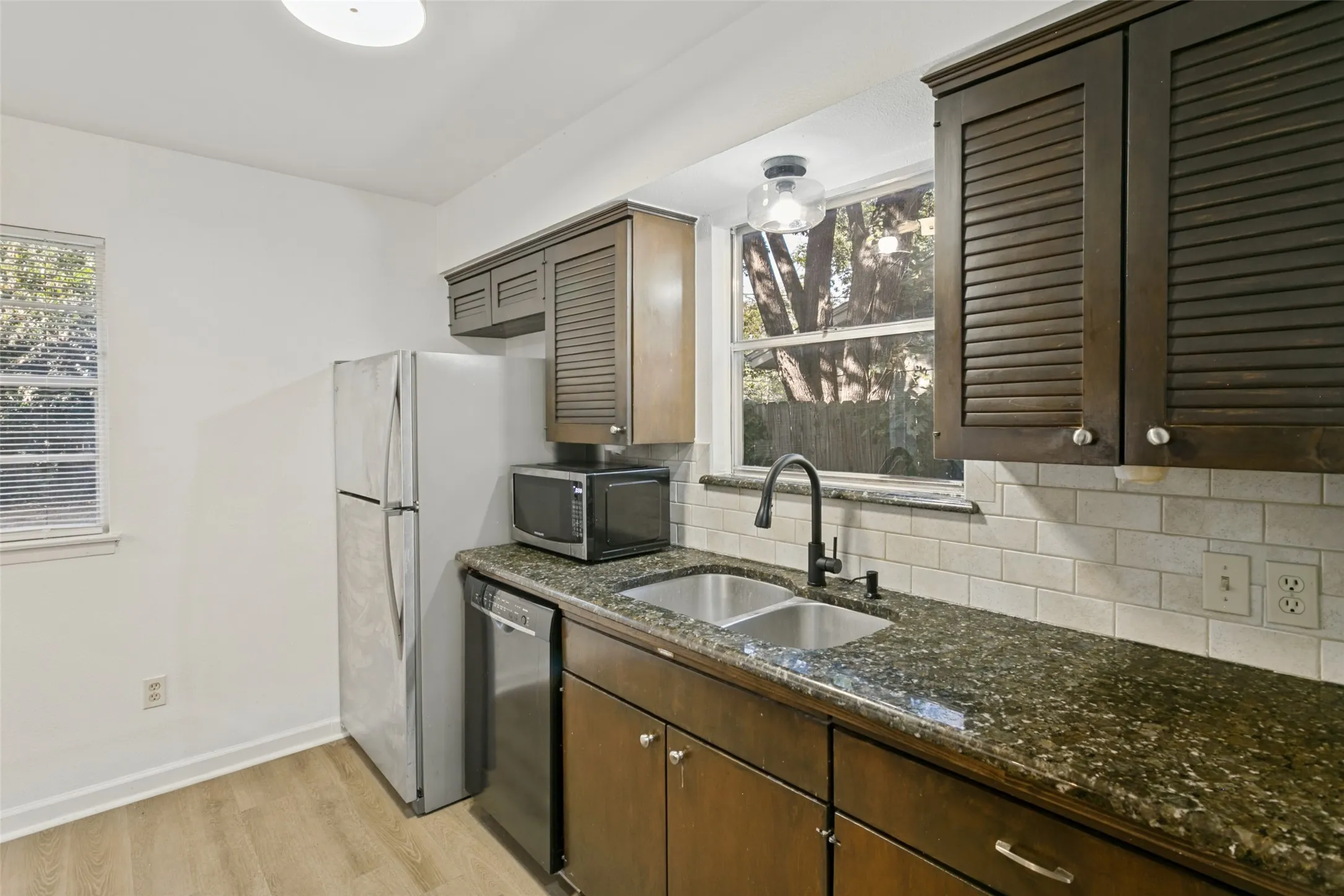 Single Family Residence For Sale in Tarrant County , 4701 Highgrove Drive, Fort Worth, Texas 76132, 3 Bedroom, 2 Bathroom, 2 Garage spaces, 1,414 Sqft, built in 1962, mls#21393966, Real Estate Agent in Fort Worth, Homes For Sale in Tarrant county, Homes For Sale in Fort Worth, Realtor in Fort Worth Texas, Real Estate Brokerage Independent Realty Texas, Luminita Cordes Realtor